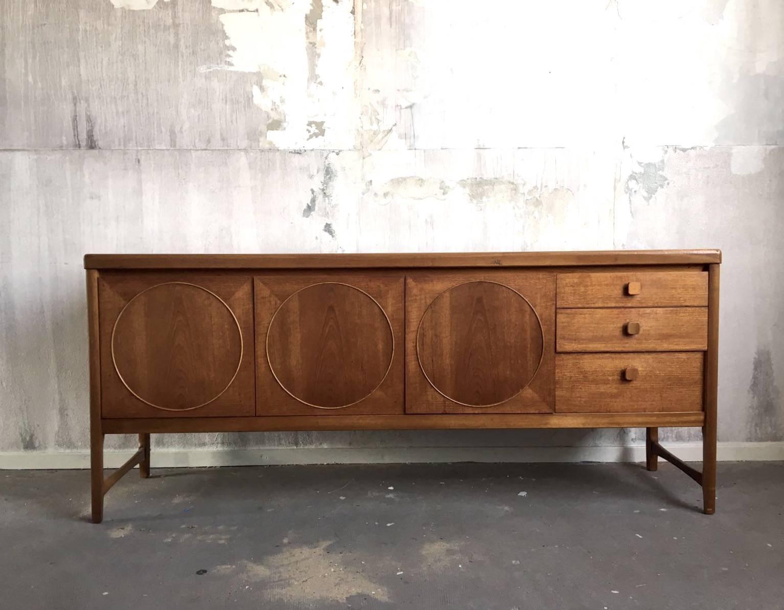 Beautiful vintage sideboard ''Circle'' designed by Patrick Lee for Nathan Furniture, circa 1960-1970. A real design Classic with Brutalist characteristics.

The sideboard features a pull-out cabinet, large main compartment with shelf and three