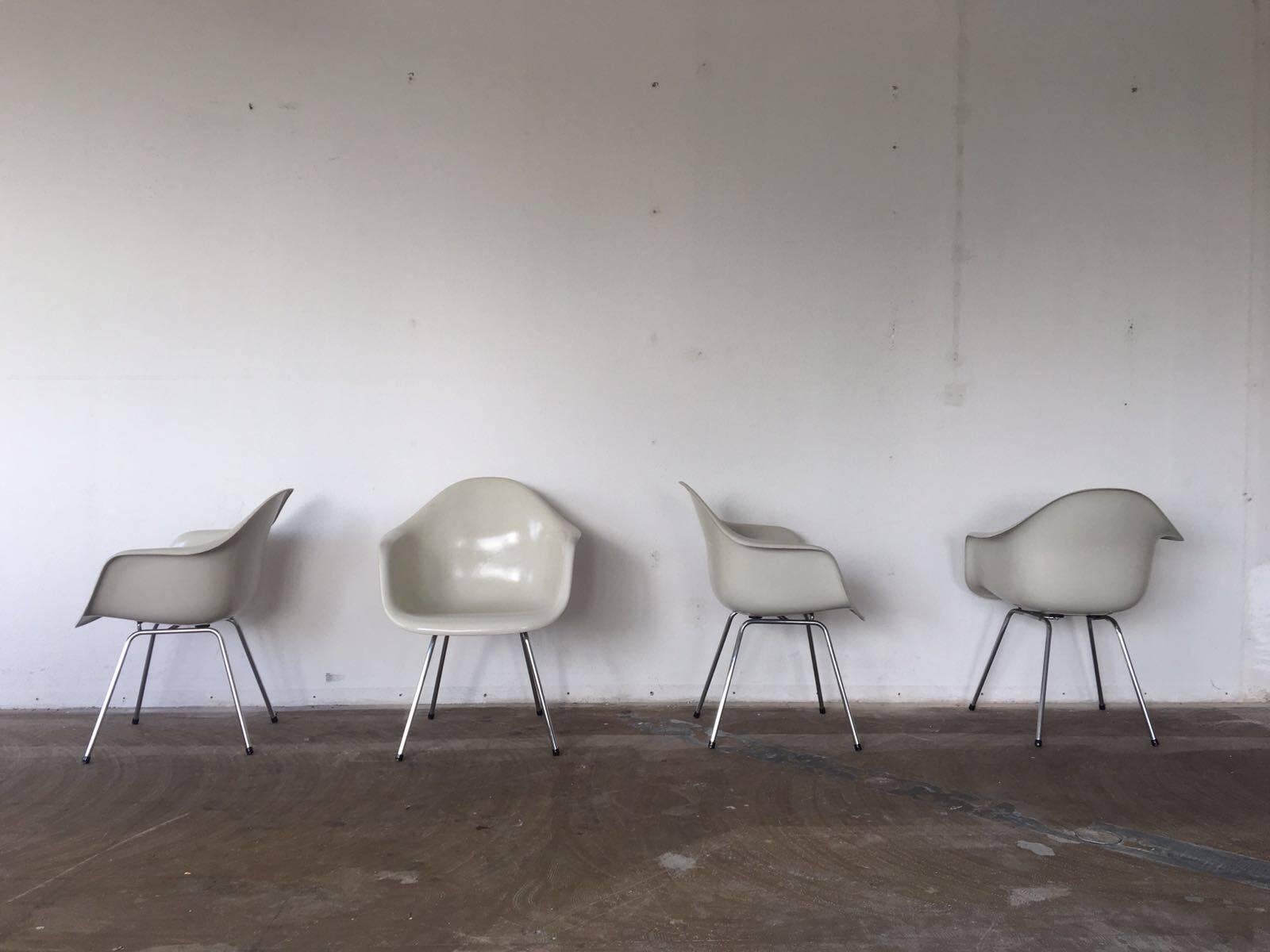 A beautiful set of four Herman Miller DAX armchairs in white, designed by Charles and Ray Eames. The chairs come with a chrome frame. The shell seats consist of fiberglass, flexible backs and waterfall front edges so you can sit comfortably.

They