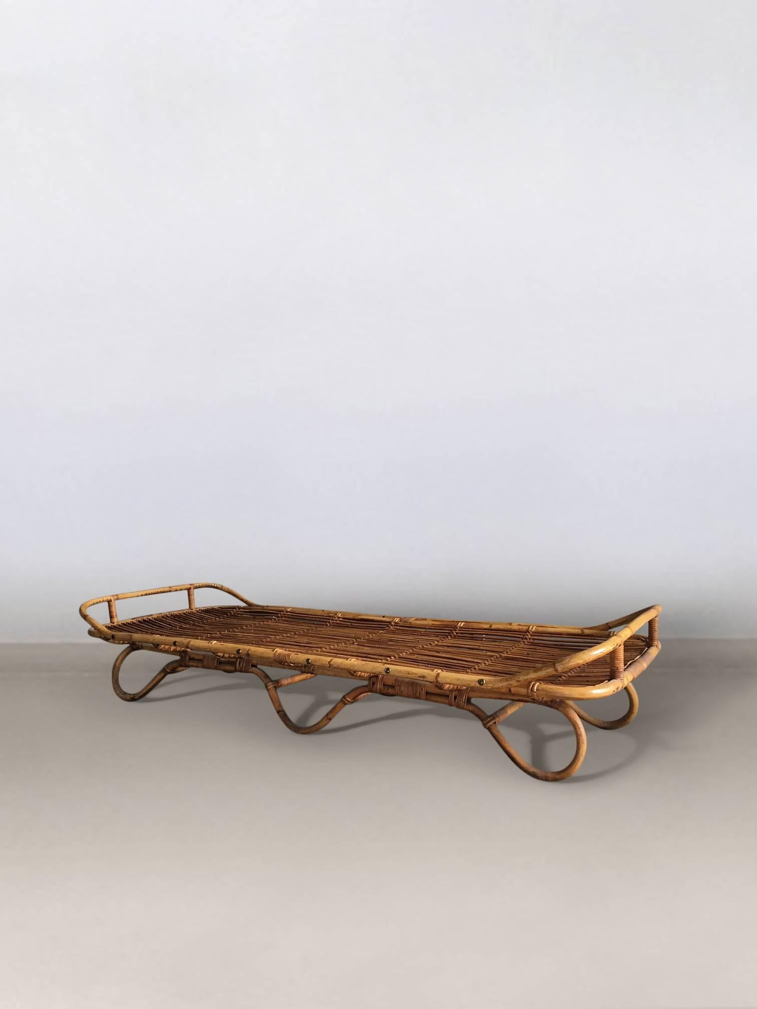 Not very often, we find 'jewels' like this!
This beautifully designed daybed was manufactured in the Netherlands, most likely by Rohé Noordwolde.
It features a rattan frame with great organic shapes. This daybed remains in a very good condition