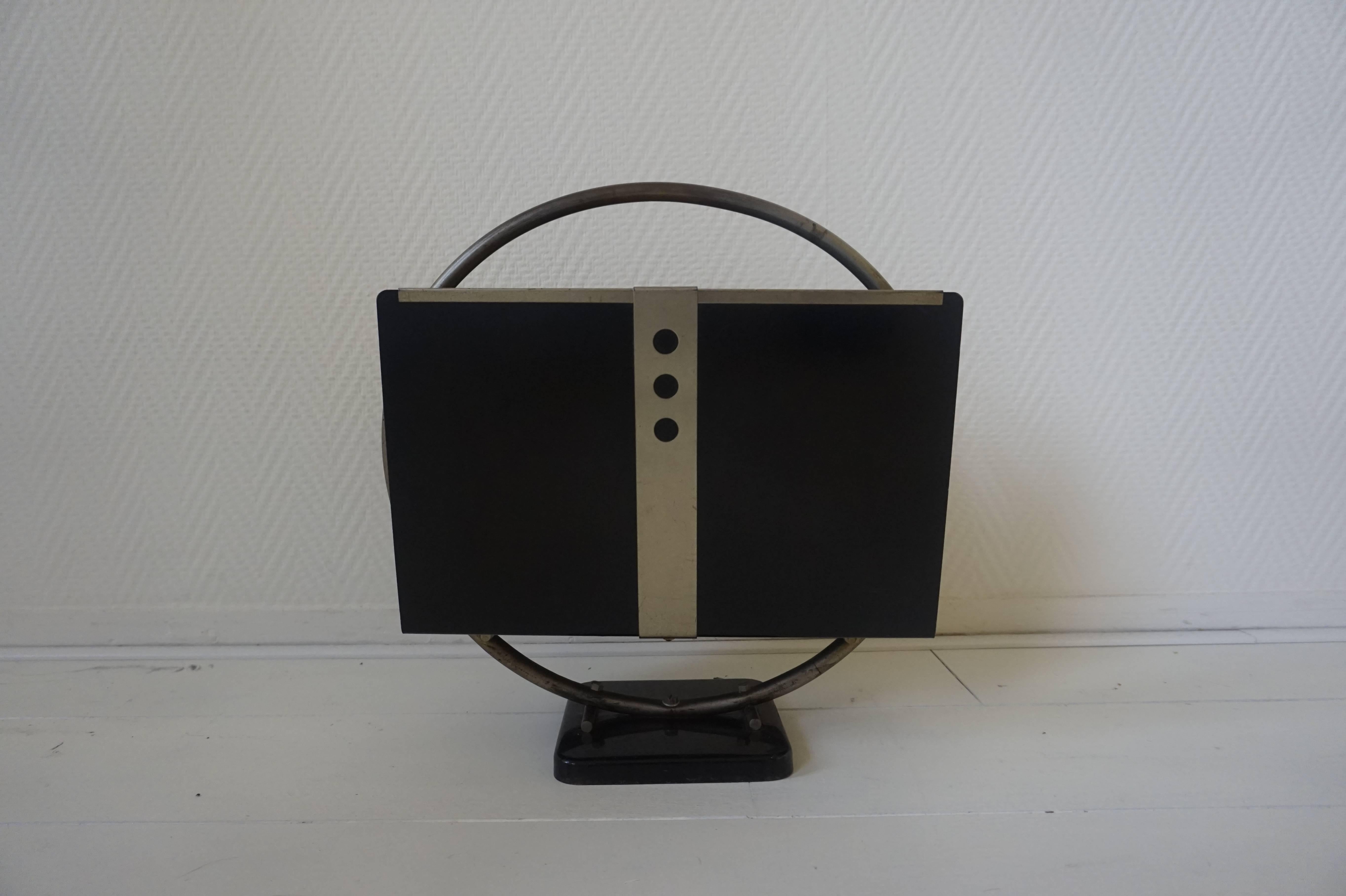 This beautiful Art Deco magazine rack features a high gloss black lacquer finish with metal-line detailing. Reminiscent Gispen designs.

It remains in a good vintage condition with wear consistent with age and use.
