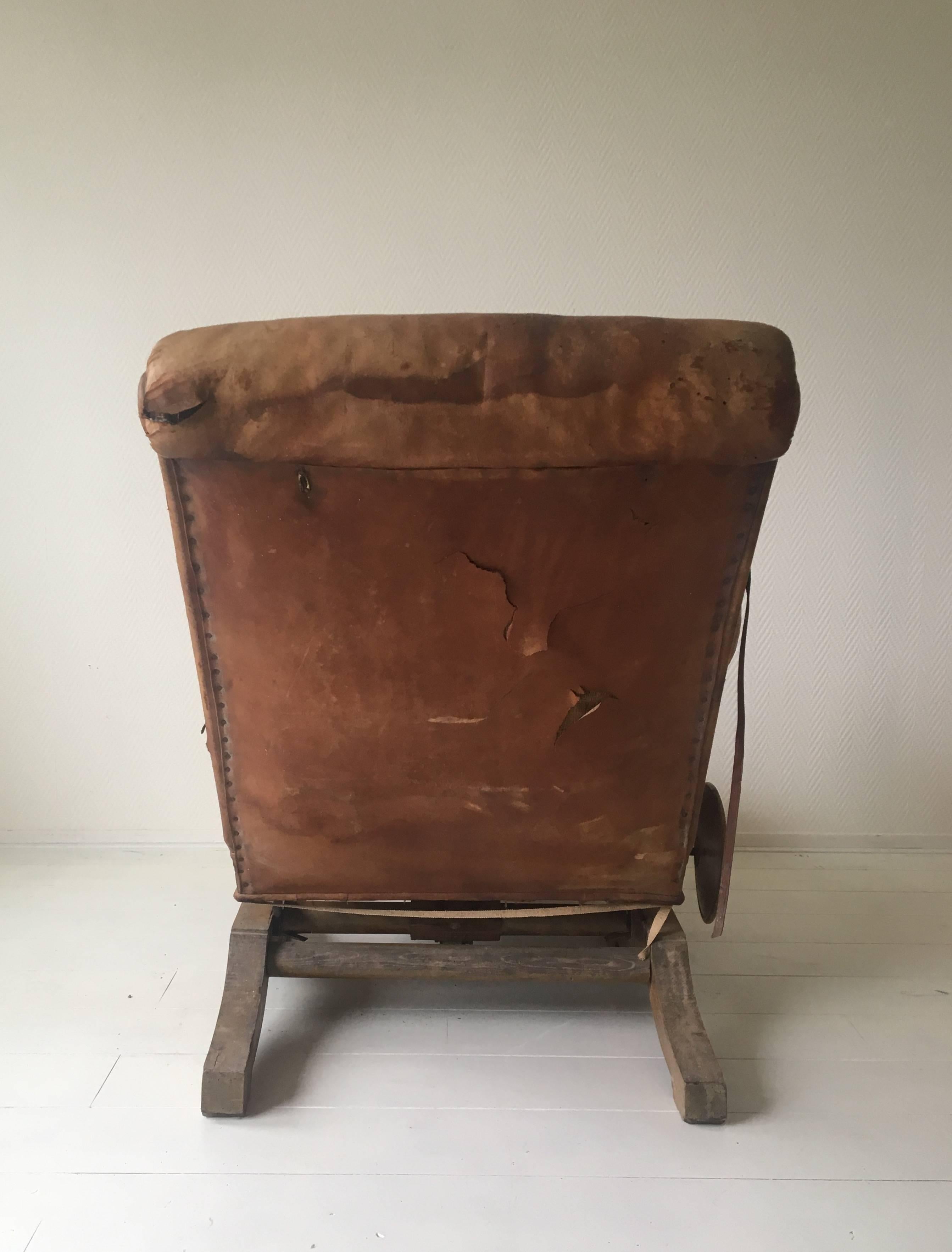 Rare Brown Antique Lounge Chair 'Le Surrepos Du Dr. Pascaud' Paris, circa 1924 In Distressed Condition For Sale In Schagen, NL