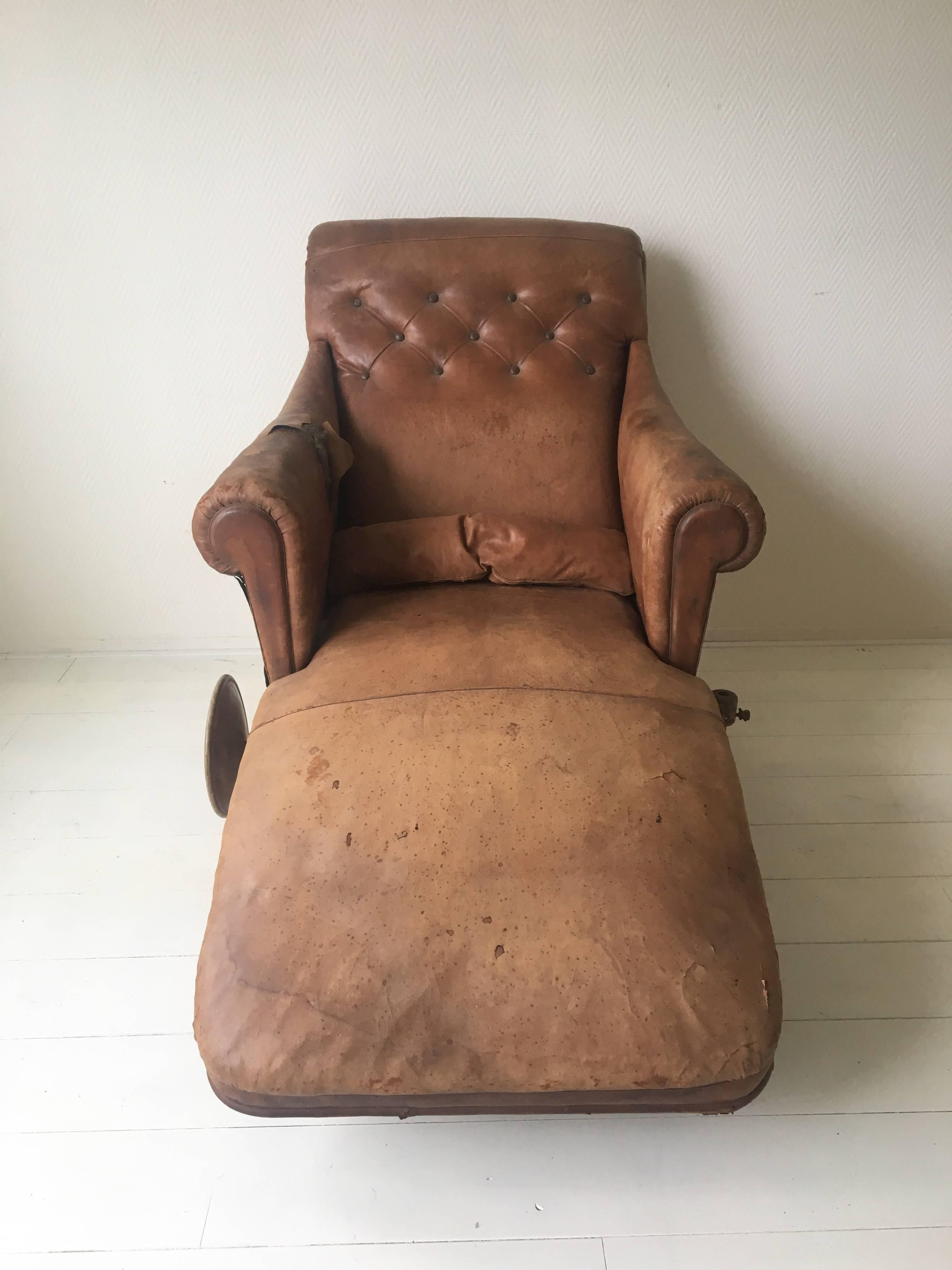 Colonial britannique Rare fauteuil de salon ancien marron « Le Surrepos Du Dr. Pascaud » Paris, vers 1924 en vente