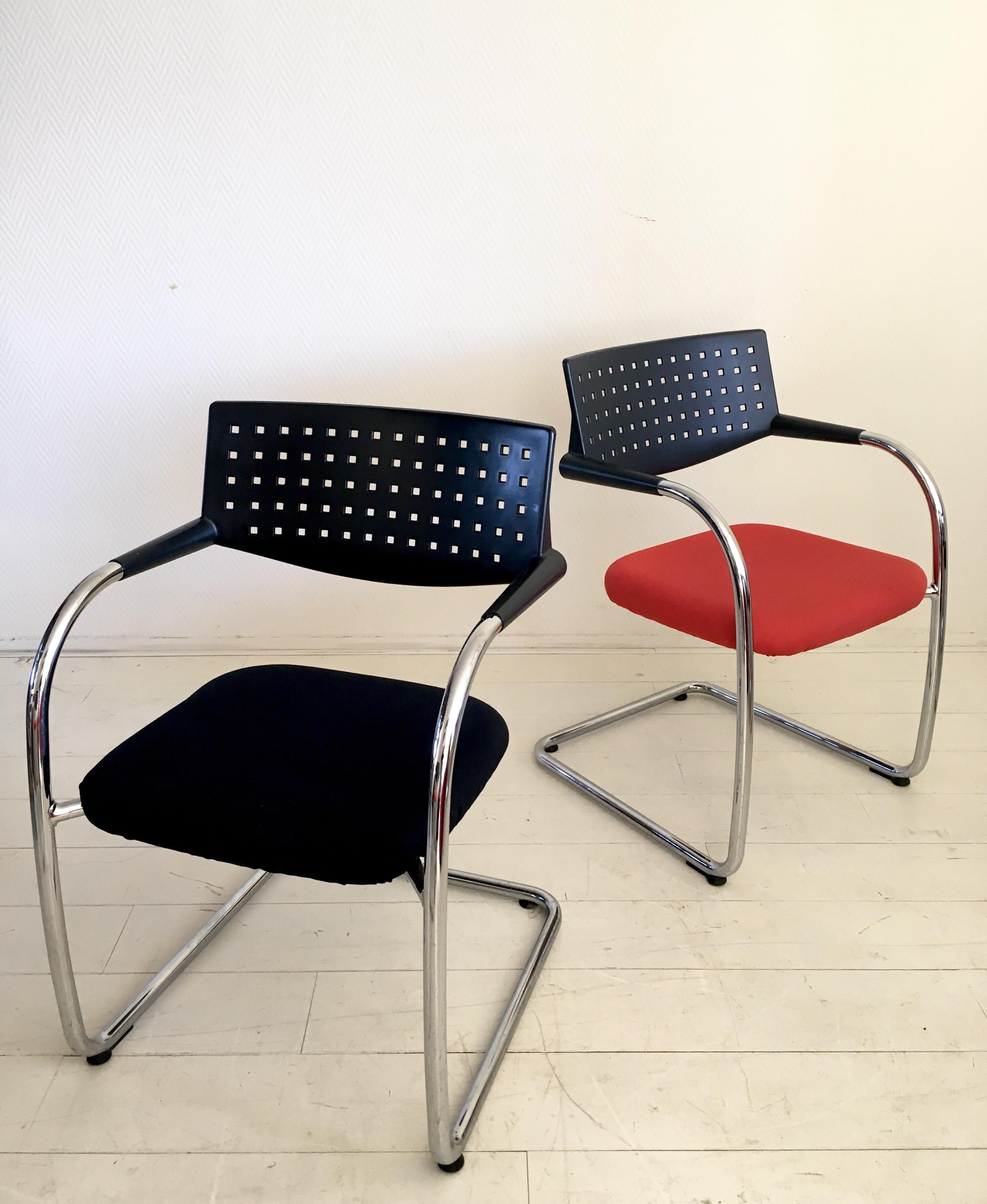 italien Chaises Vitra Visavis noires et rouges d'Antonio Citterio et Glenn Olivier Löw