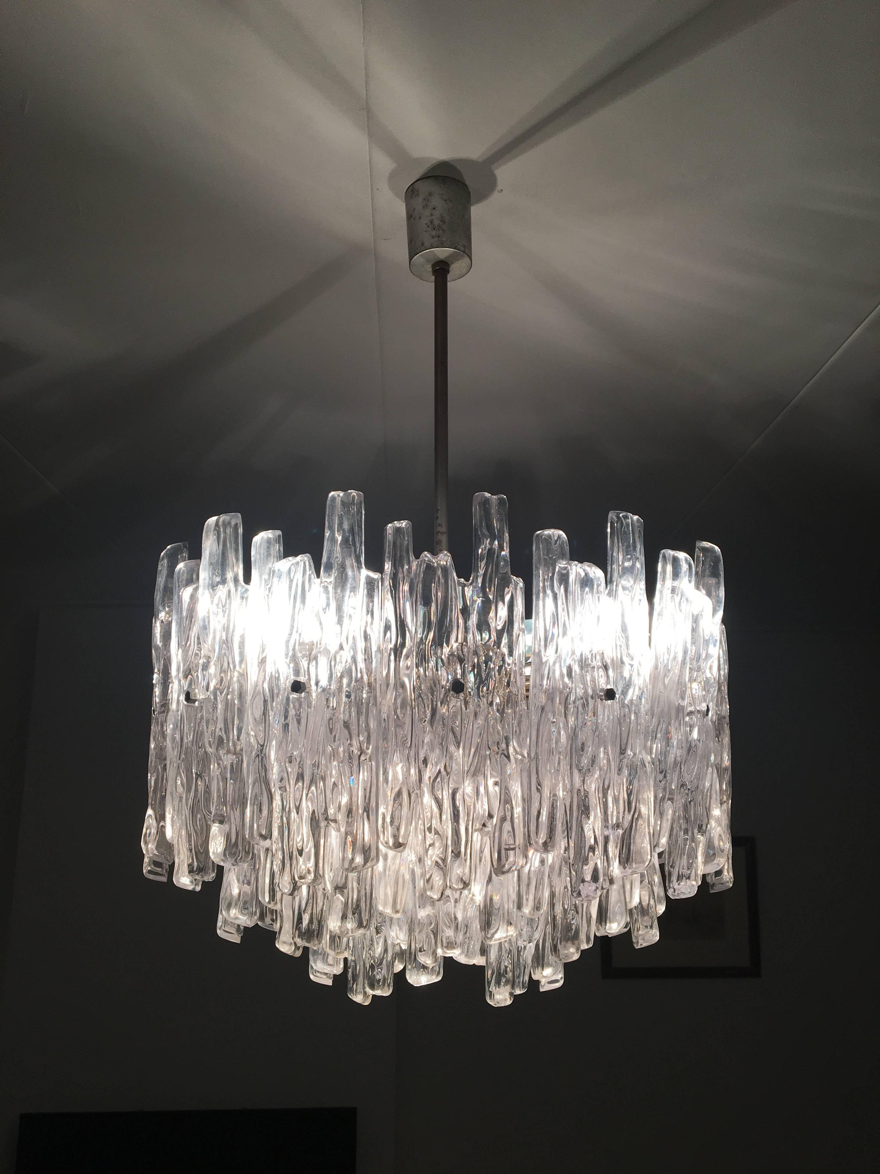 Mid-Century Modern Exceptional Three-Tiered Dramatic Lucite Chandelier in Style of Kalmar, 1960s For Sale