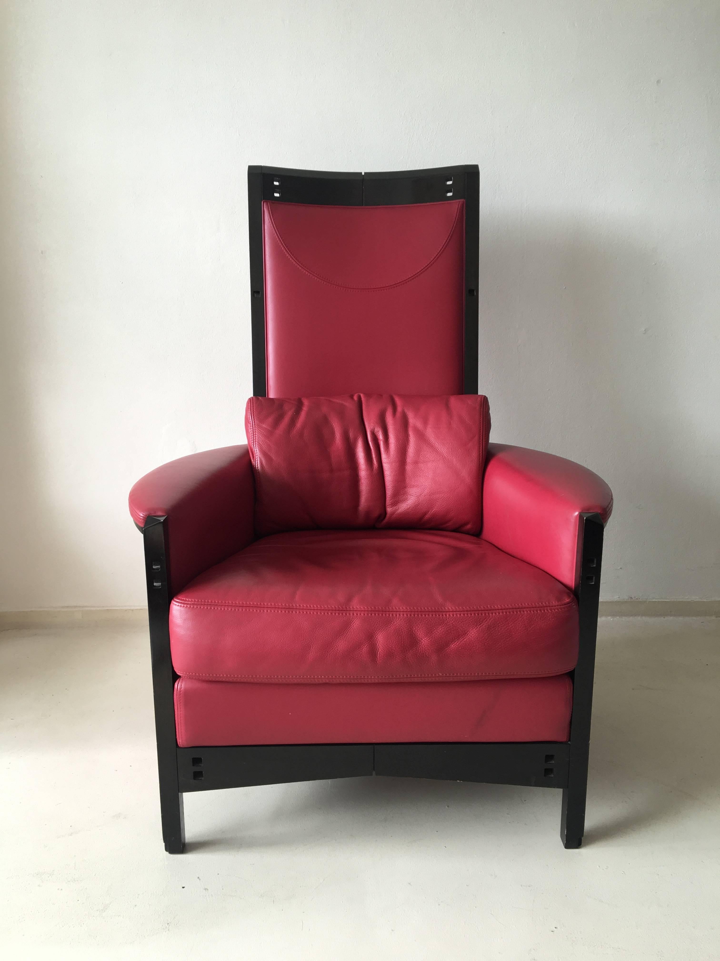 This rare high back chair was designed by Umberto Asnago in Italy, circa 1990s.
It features a black lacquered wooden frame and a red leather upholstery. It comes with a lumbar cushion and remains in a good vintage condition with minimal signs of