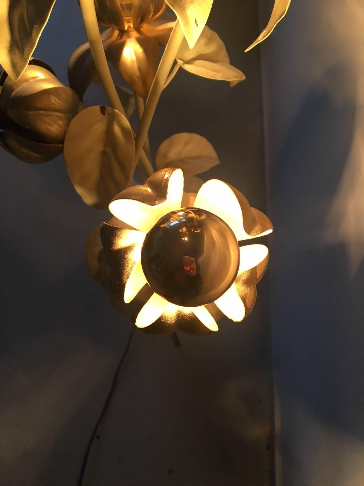 Grand lampadaire à fleurs doré, dans le style de Hans Kogl, années 1960-1970 Bon état - En vente à Schagen, NL