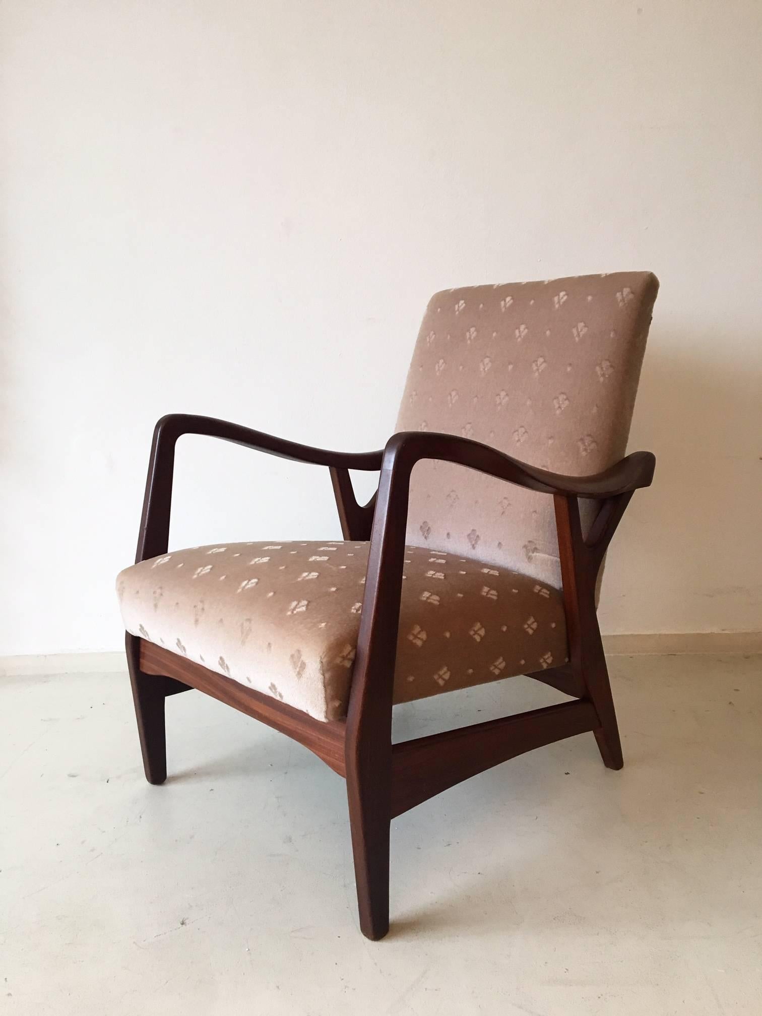These stunning and heavy quality Dutch design chairs consist of a very high quality frame in Teak and feature the Original fabric. When you want the chairs to have a modern look (see: image 7), they can easily be reupholstered. This model is very