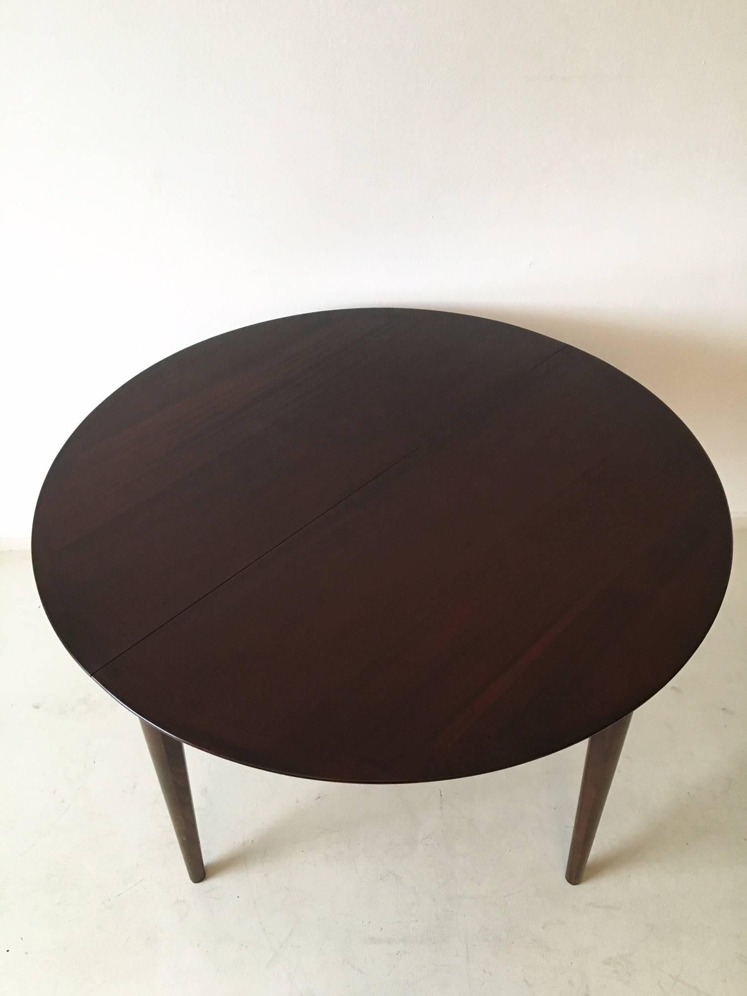 round extendable dining table