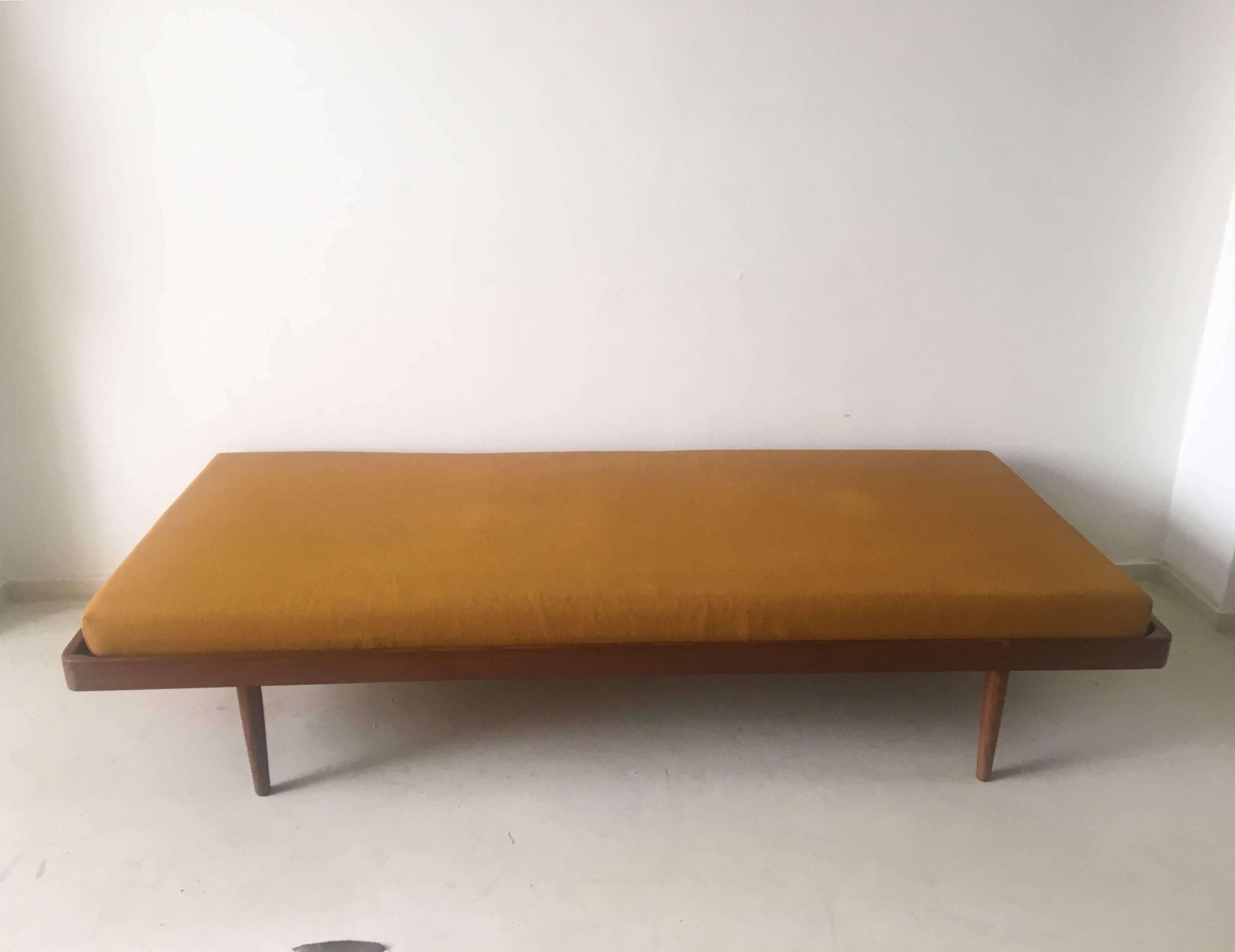 mid century day bed