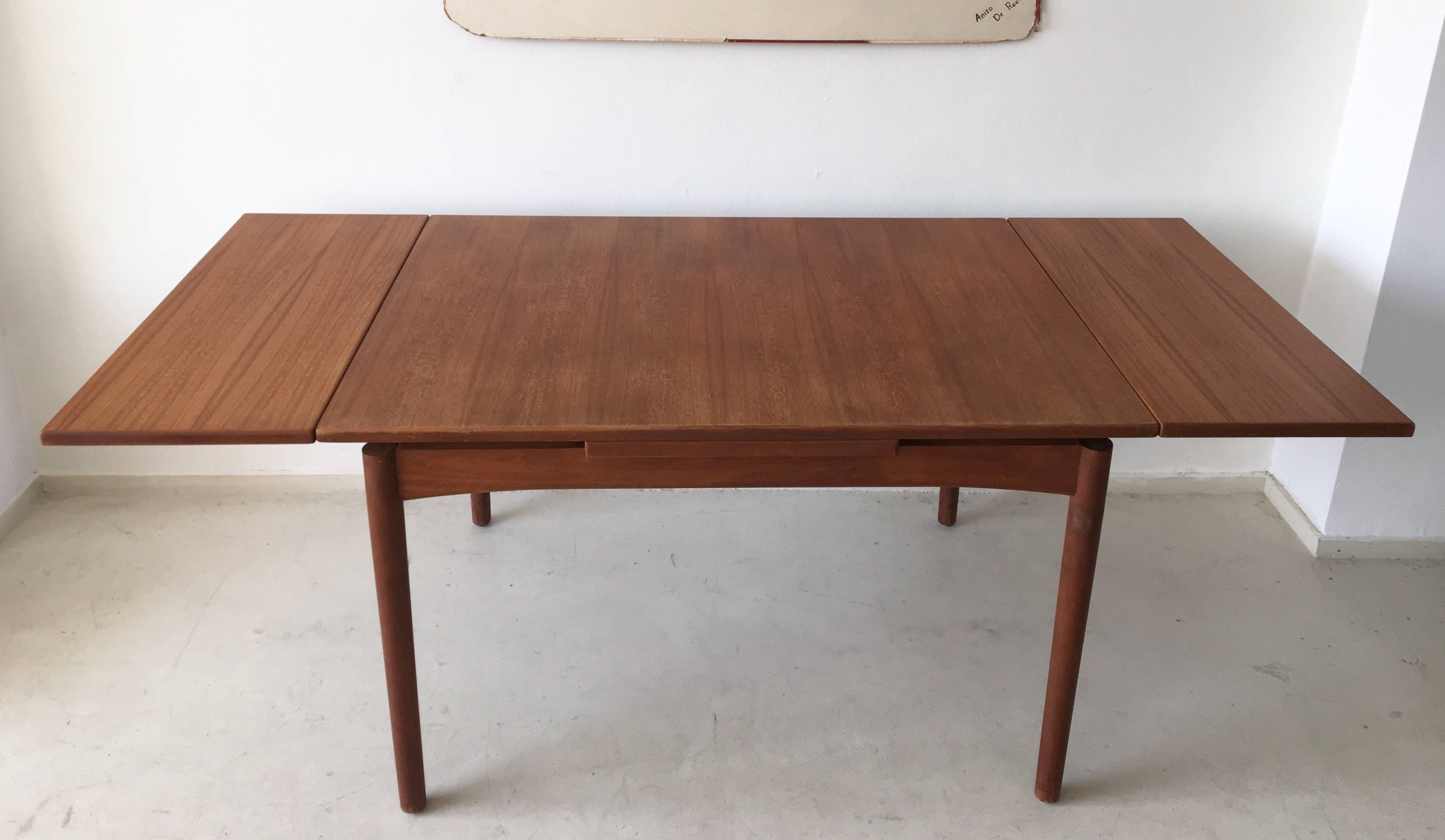 Scandinave Table de salle à manger scandinave à rallonge extensible en teck, années 1960 en vente