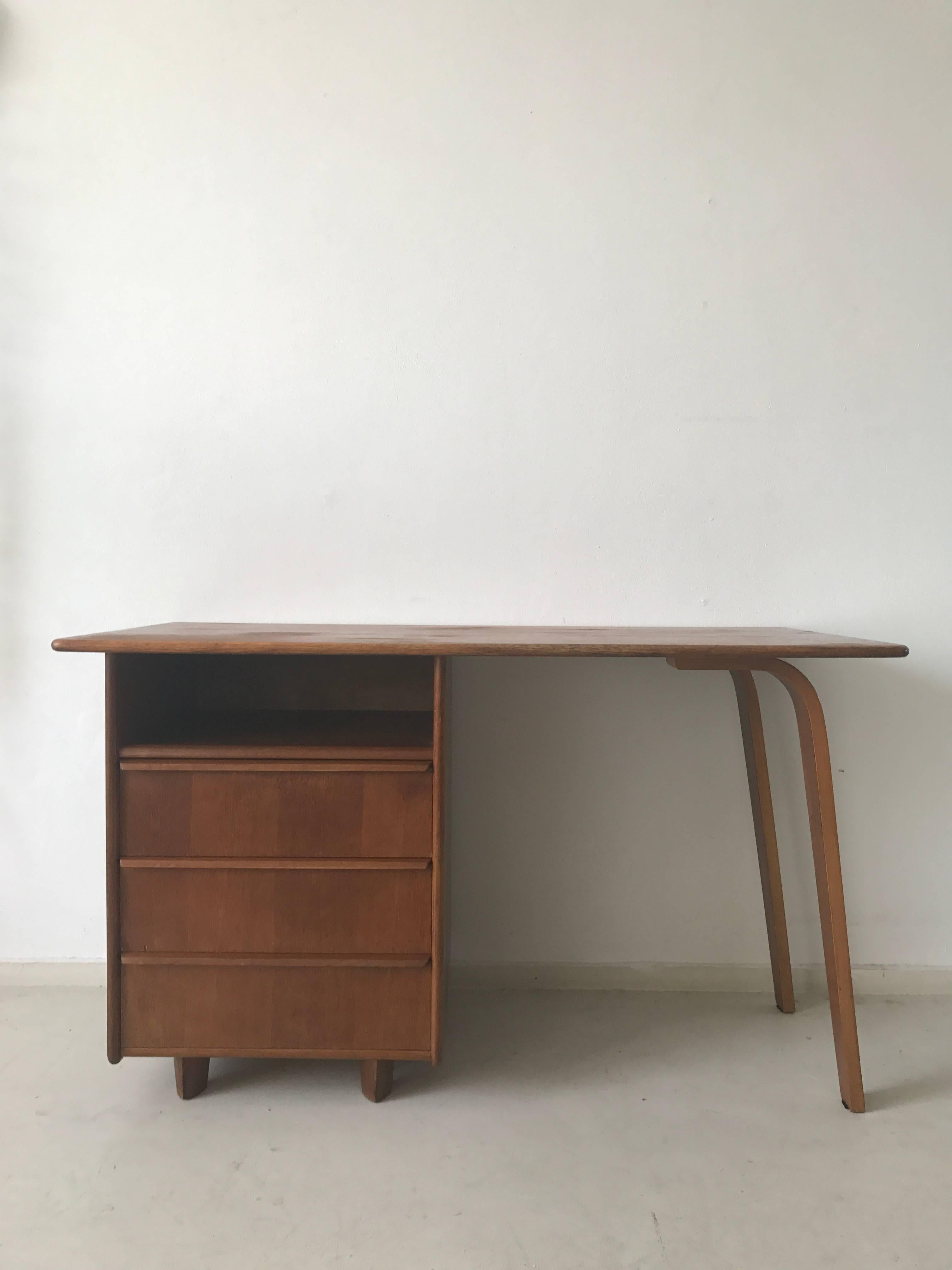 EE02 desk designed by Cees Braakman for Pastoe, 1948 in the Netherlands. The desk comes with three drawers with interior in plywood. It remains in a very good condition with some signs of wear, consistent with age and use.