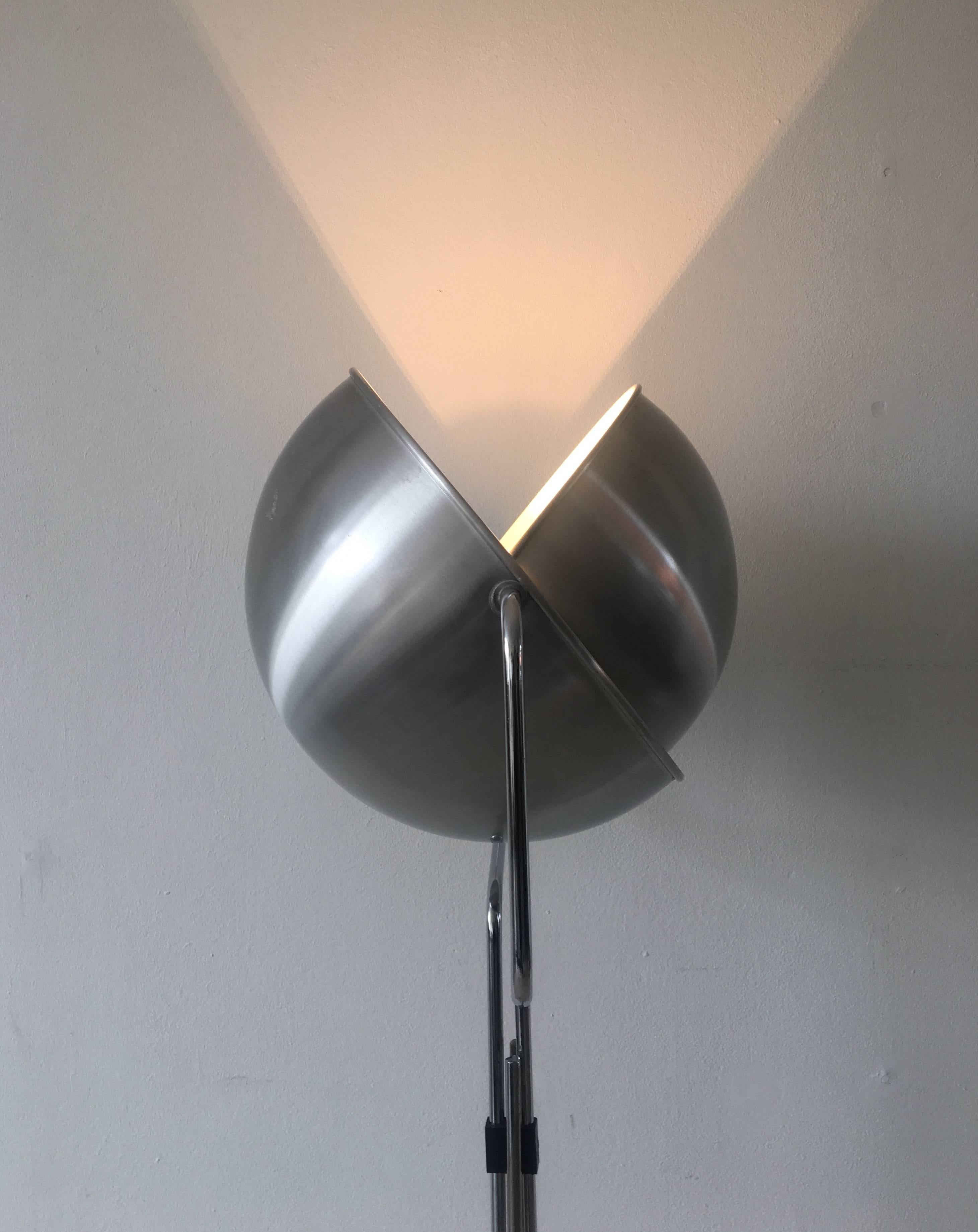 This modernist, Industrial and futuristic
lamp was designed by architect and designer Evert Jelle Jelles in the early 1960s for the Dutch lighting company RAAK. It's Minimalist design features a chromed base with an aluminum hemispherical shade,