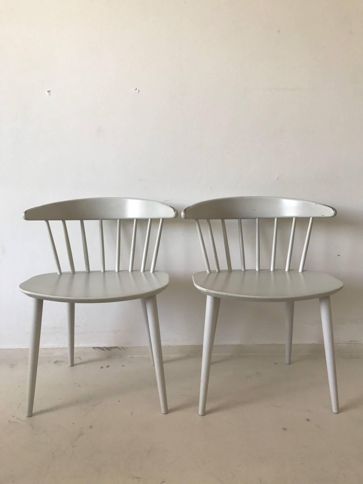 Stunning White J104 Dining Chairs by Jørgen Bækmark for FDB Møbler, 1960s In Good Condition In Schagen, NL