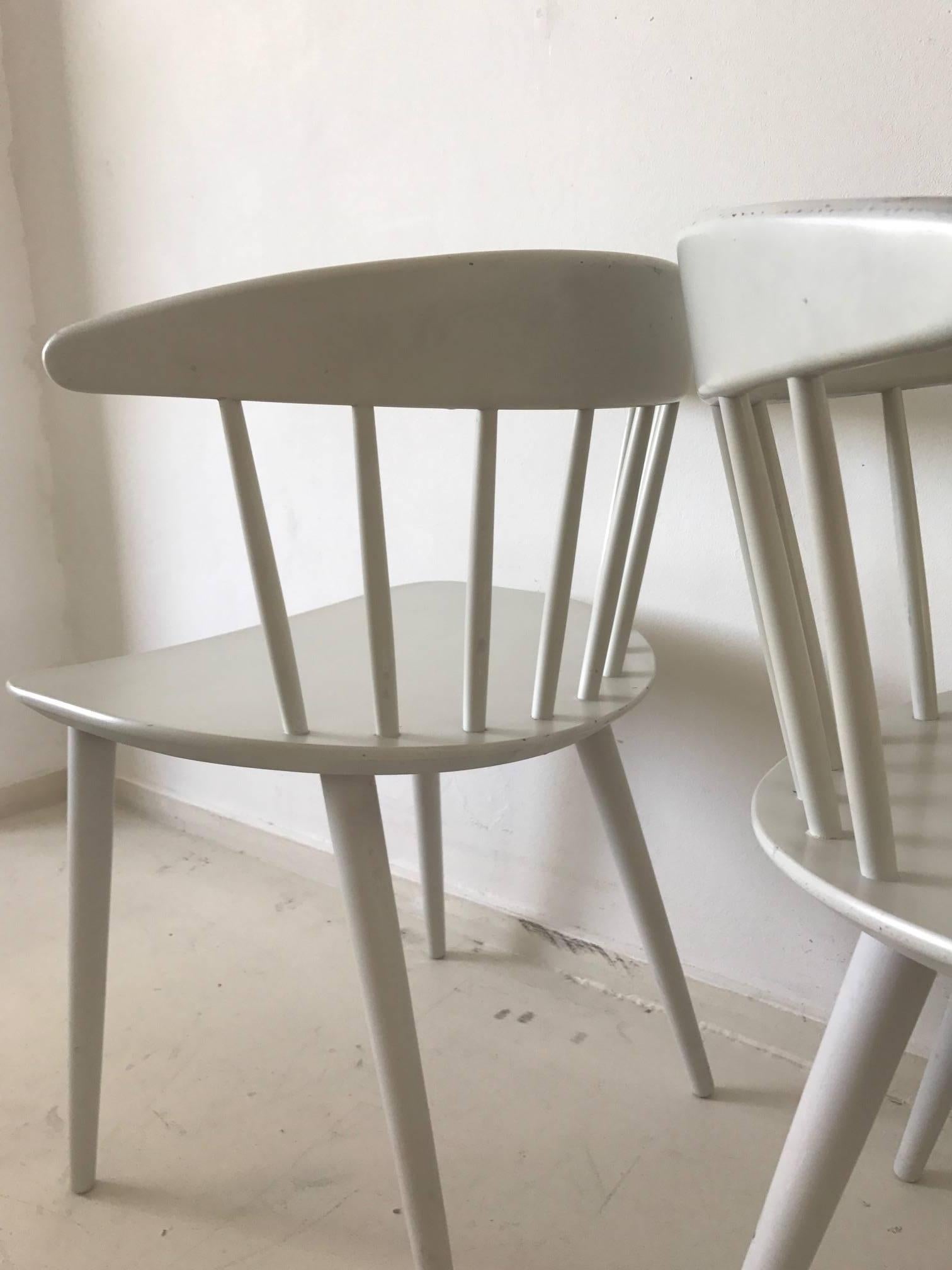 Stunning White J104 Dining Chairs by Jørgen Bækmark for FDB Møbler, 1960s 1