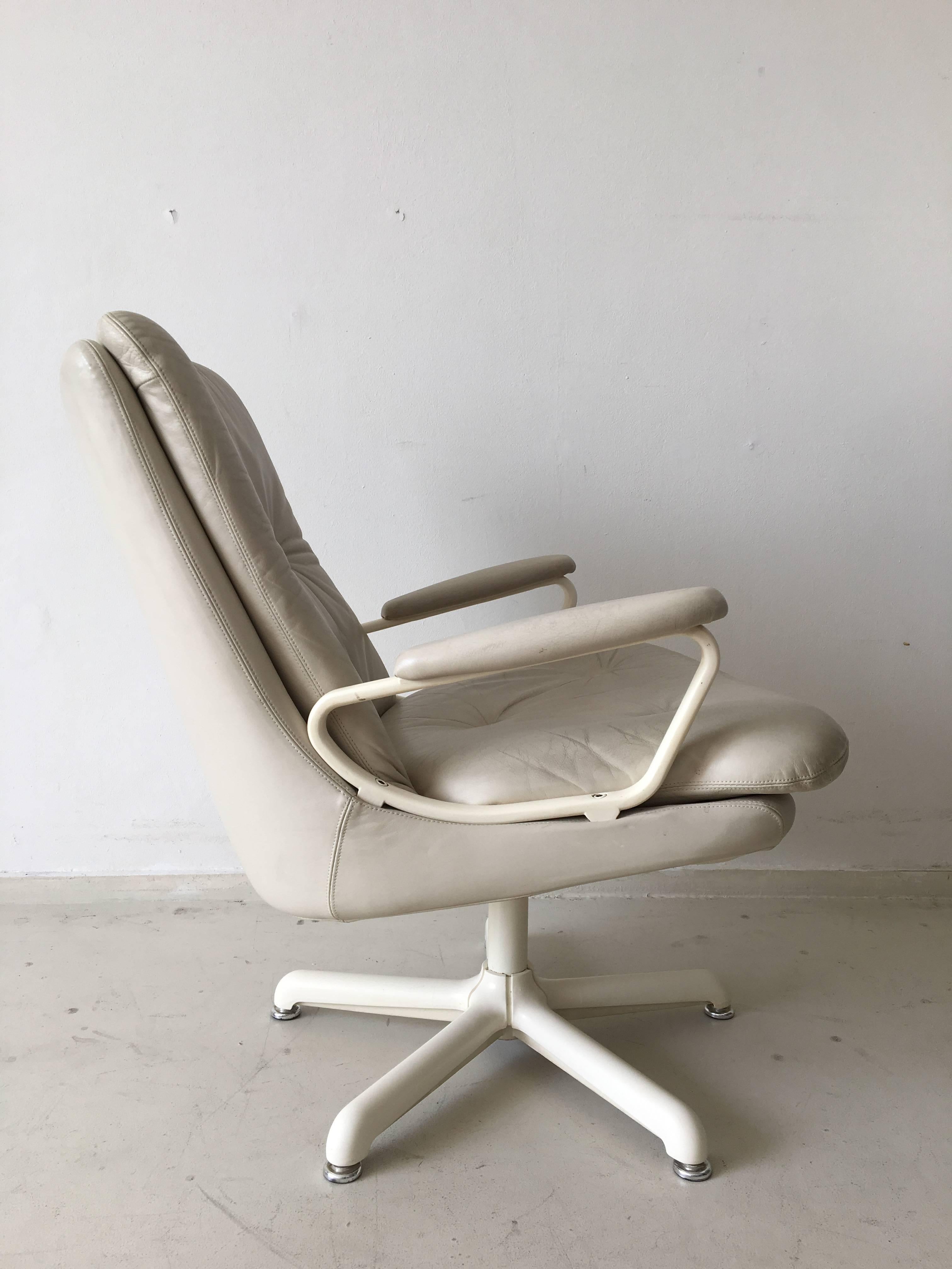 Metal Off White Mid-Century Modern Leather Swivel Chair by Wk Wohnen Germany, 1960s