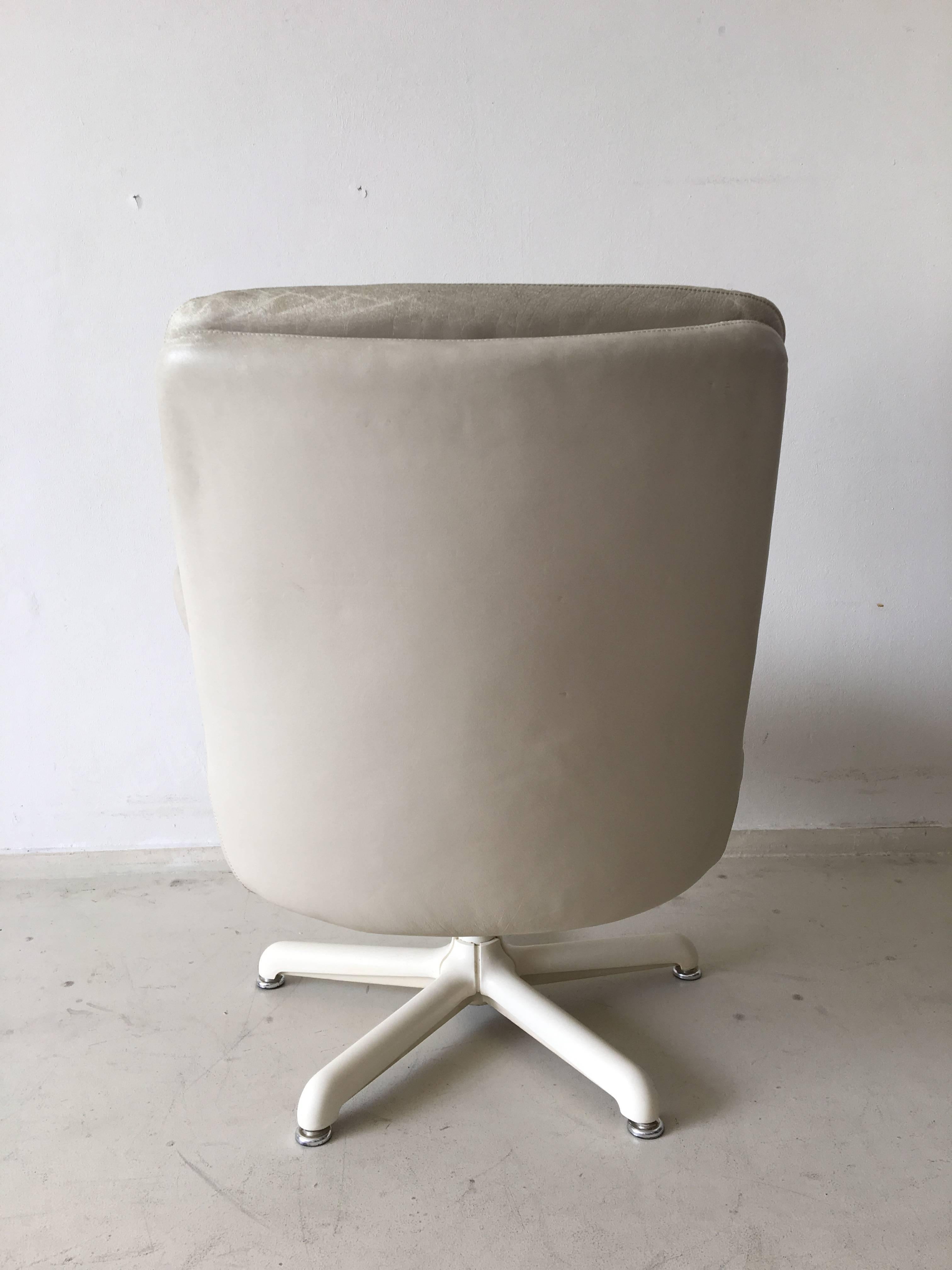 Off White Mid-Century Modern Leather Swivel Chair by Wk Wohnen Germany, 1960s 1