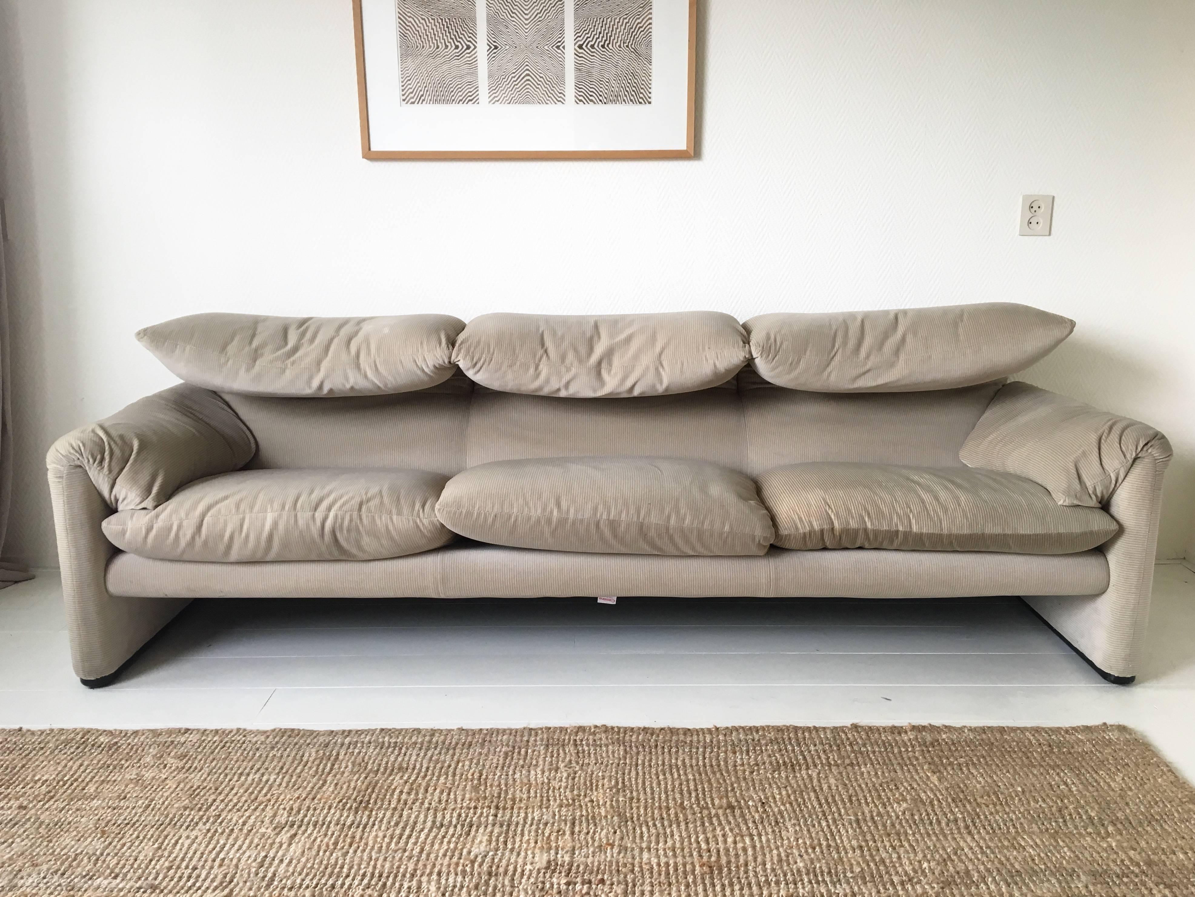 Mid-Century Modern Three-Seat Sofa 'Maralunga' by Vico Magistretti for Cassina In Fair Condition In Schagen, NL