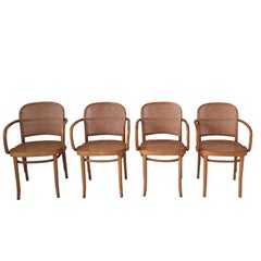 Josef Hoffmann, Chaises n° 811 en bois cintré et rotin, ensemble de quatre chaises, années 1960