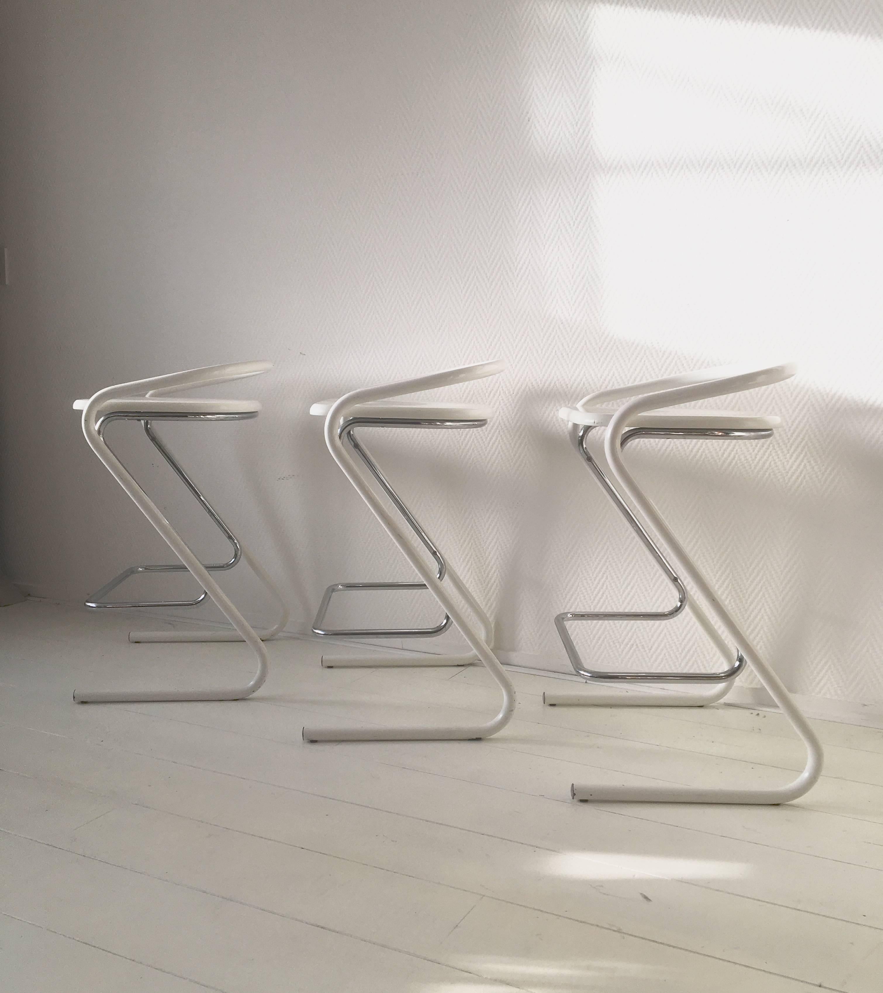Set of Three White and Chromed Bar Stools by Thema Italy, circa 1970s In Good Condition In Schagen, NL