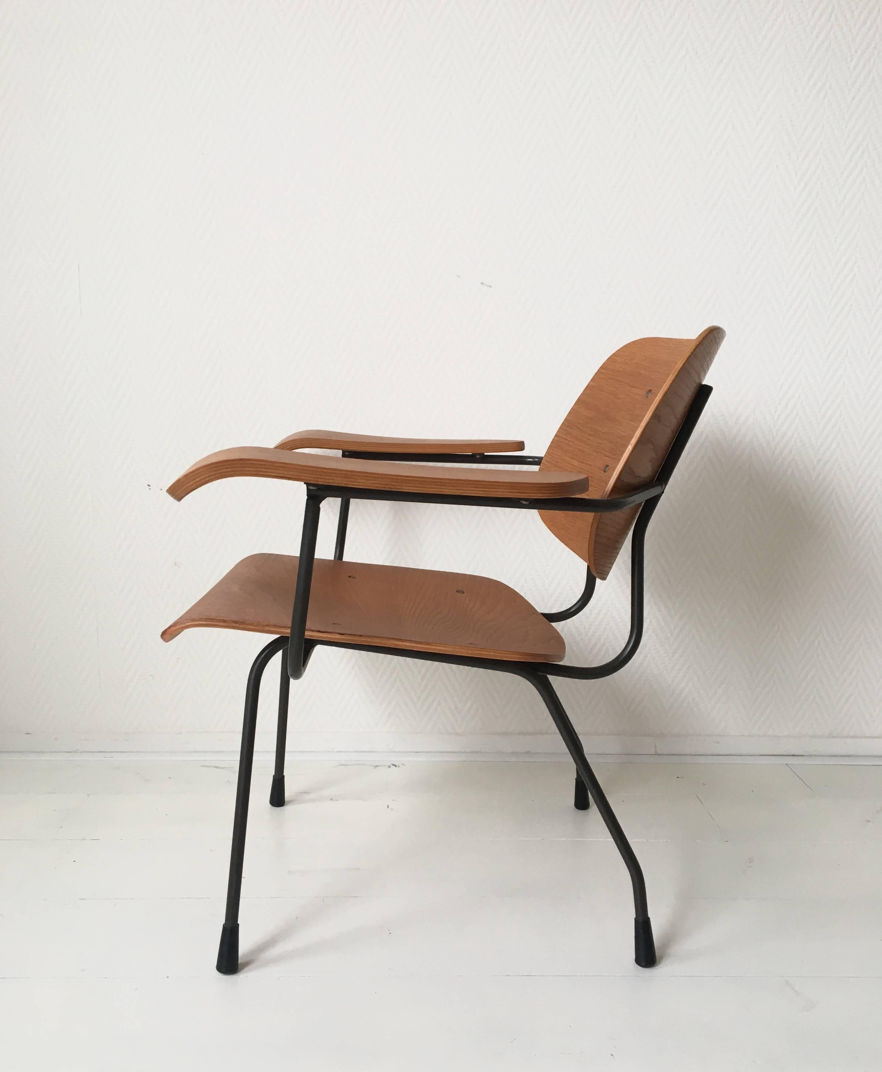 Minimalist Dutch Design Pilastro Easy Chair Model 8000 by Tjerk Reijenga, 1960s In Good Condition For Sale In Schagen, NL
