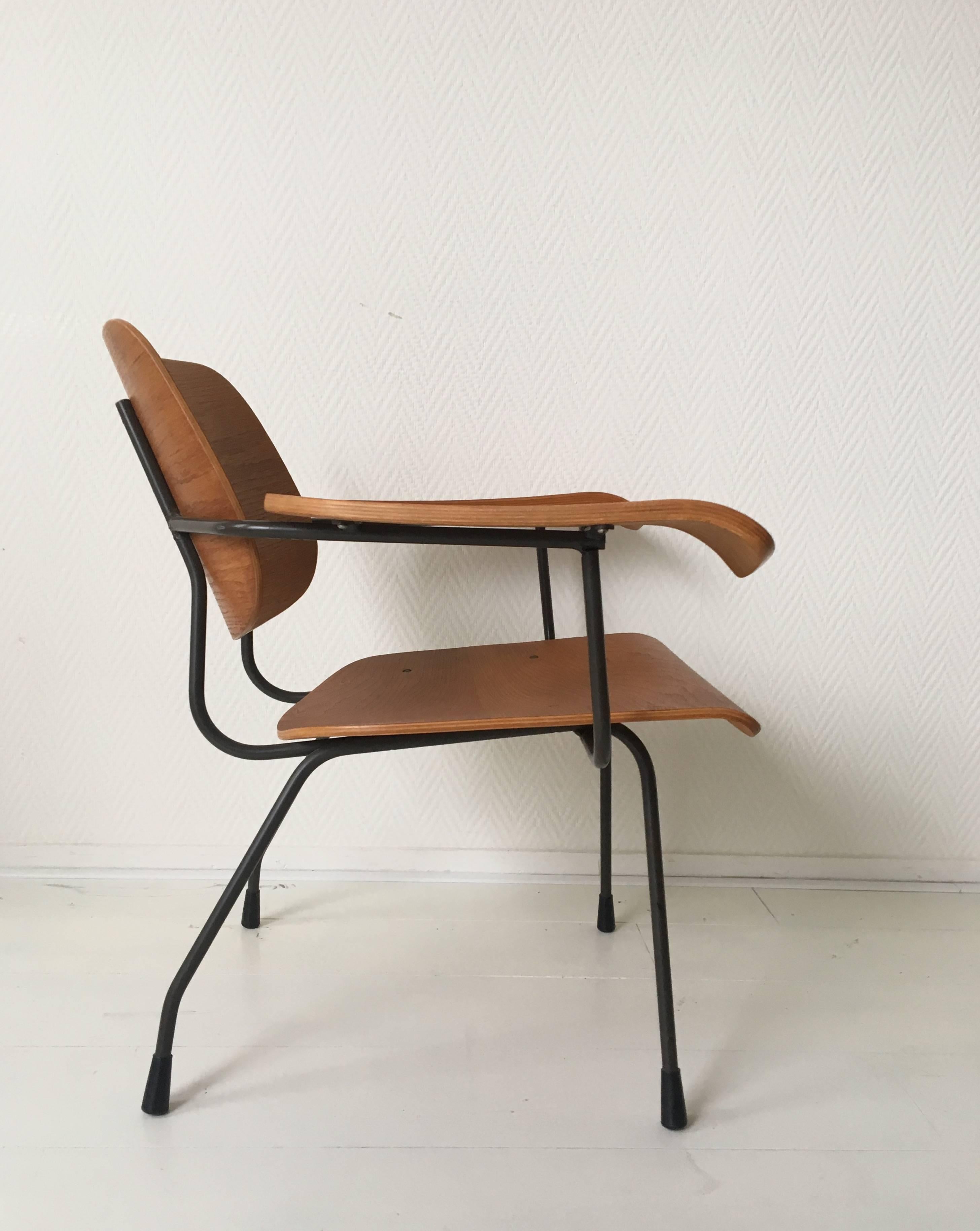 Mid-20th Century Minimalist Dutch Design Pilastro Easy Chair Model 8000 by Tjerk Reijenga, 1960s For Sale