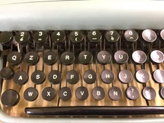 Olivetti Lettera 22 Typewriter, 1960s