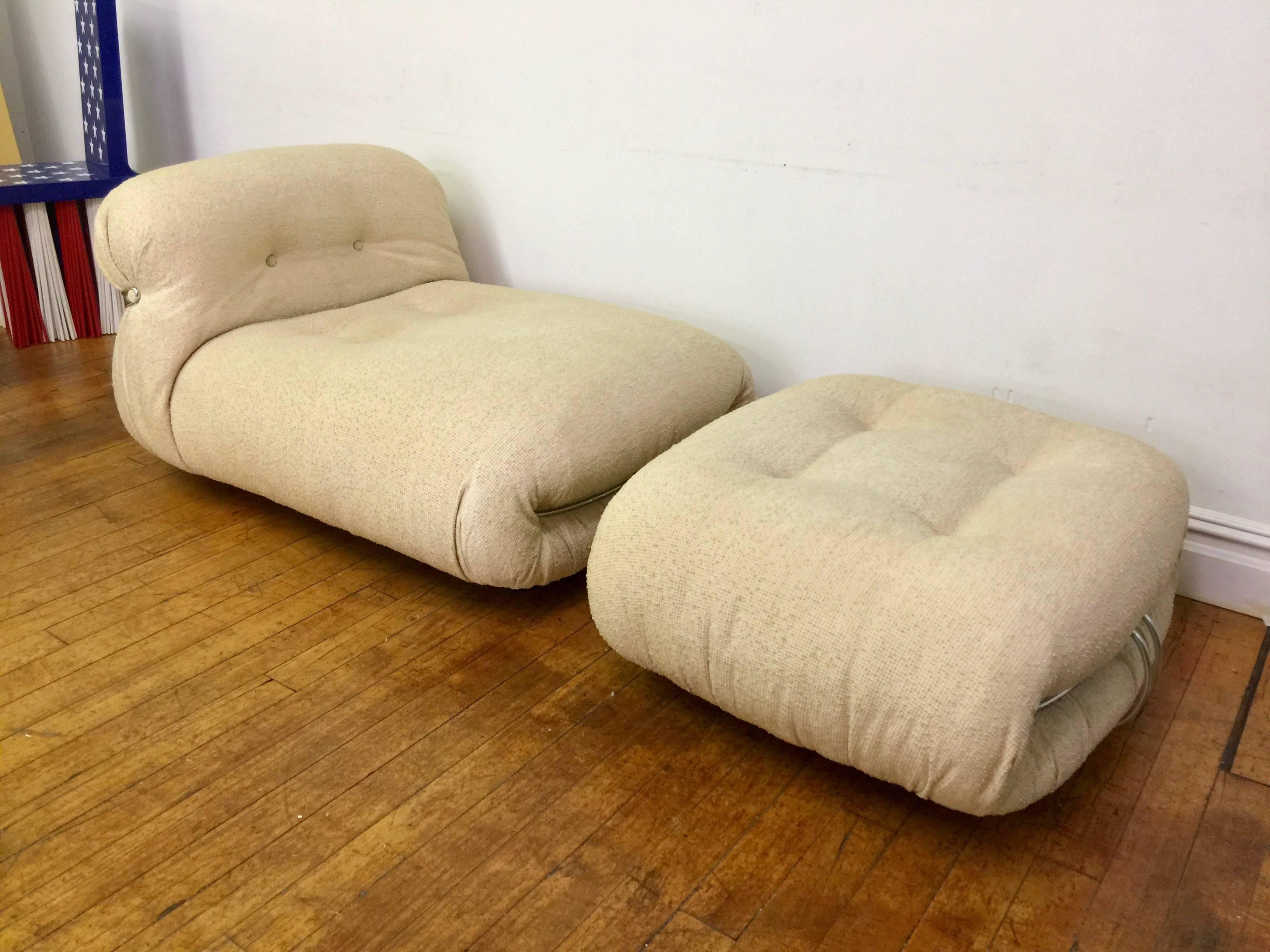 Afra & Tobia Scarpa Soriana Chaise Longue and Ottoman, manufactured by Cassina in the 1970s . Original thick off white / cream color fabric . 

Fabric has been dry cleaned and chrome structure polished.Cushion and foam has been checked and