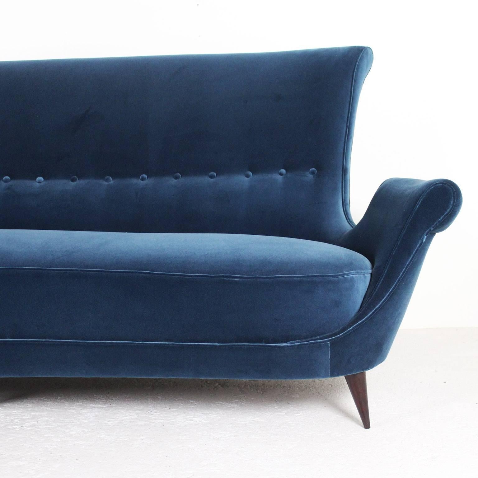Italian Set of Sofa and Armchairs in Blue Velvet, 1950 For Sale