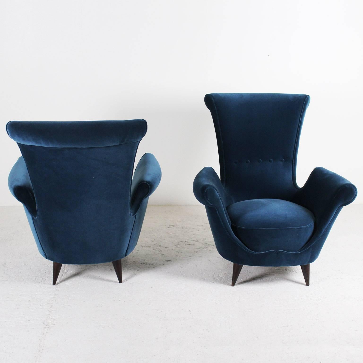Set of Sofa and Armchairs in Blue Velvet, 1950 For Sale 3