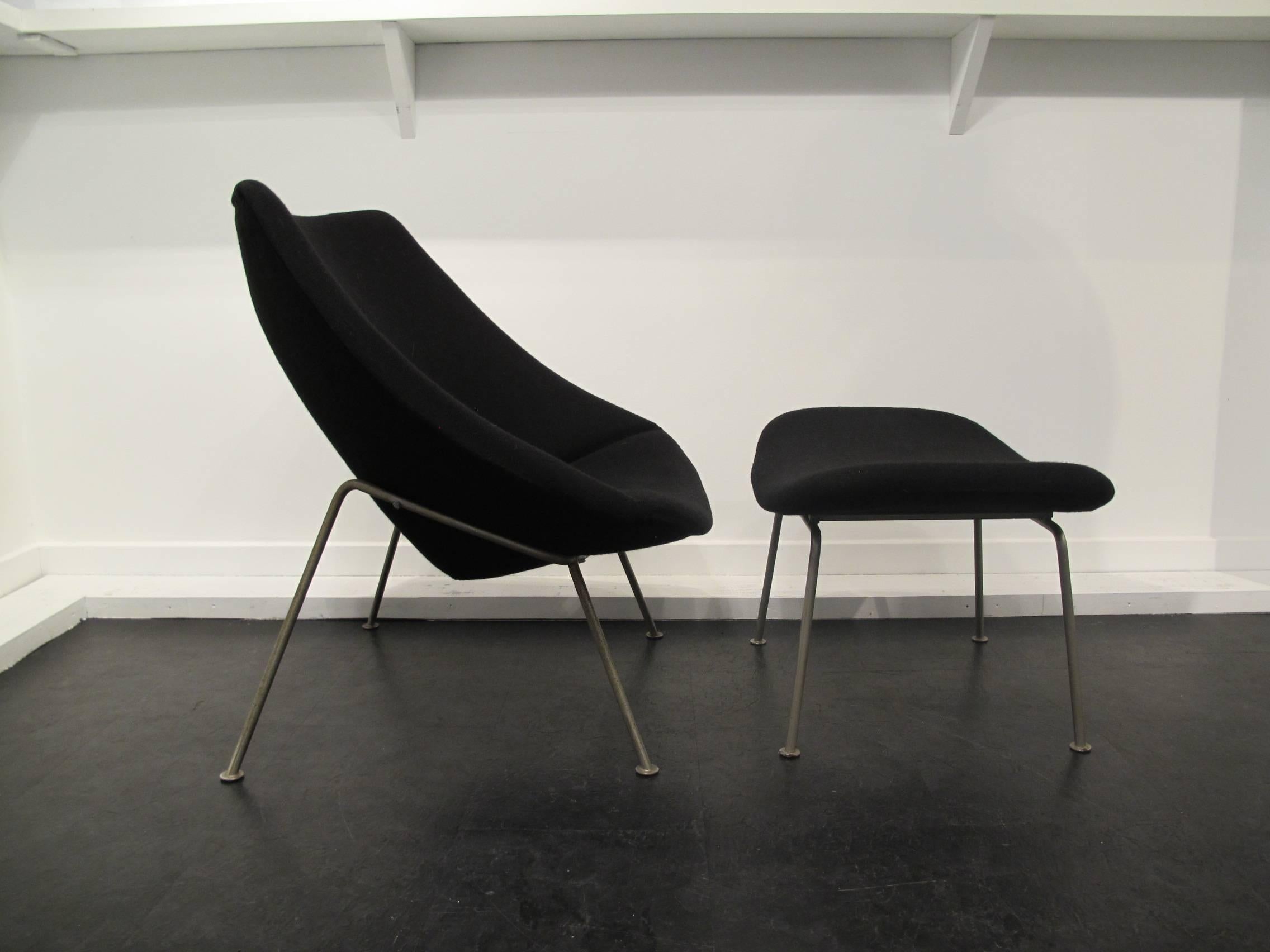 The 1960s legendary Oyster has been designed in 1954.
Very elegant and comfy