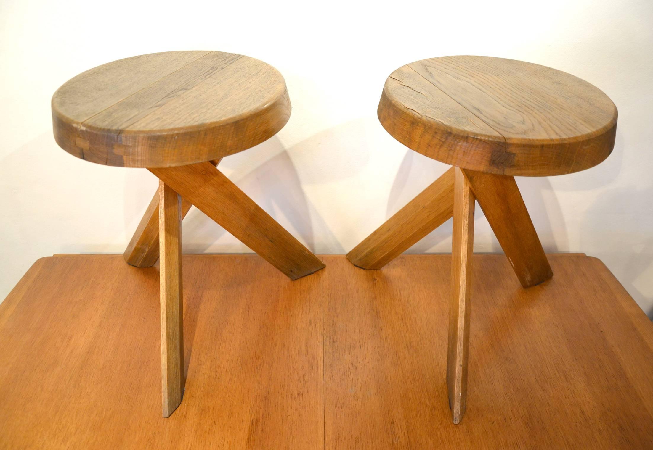 Pierre Chapo S31 pair of stools, circa 1950.
Beautiful tripod twisted legs.