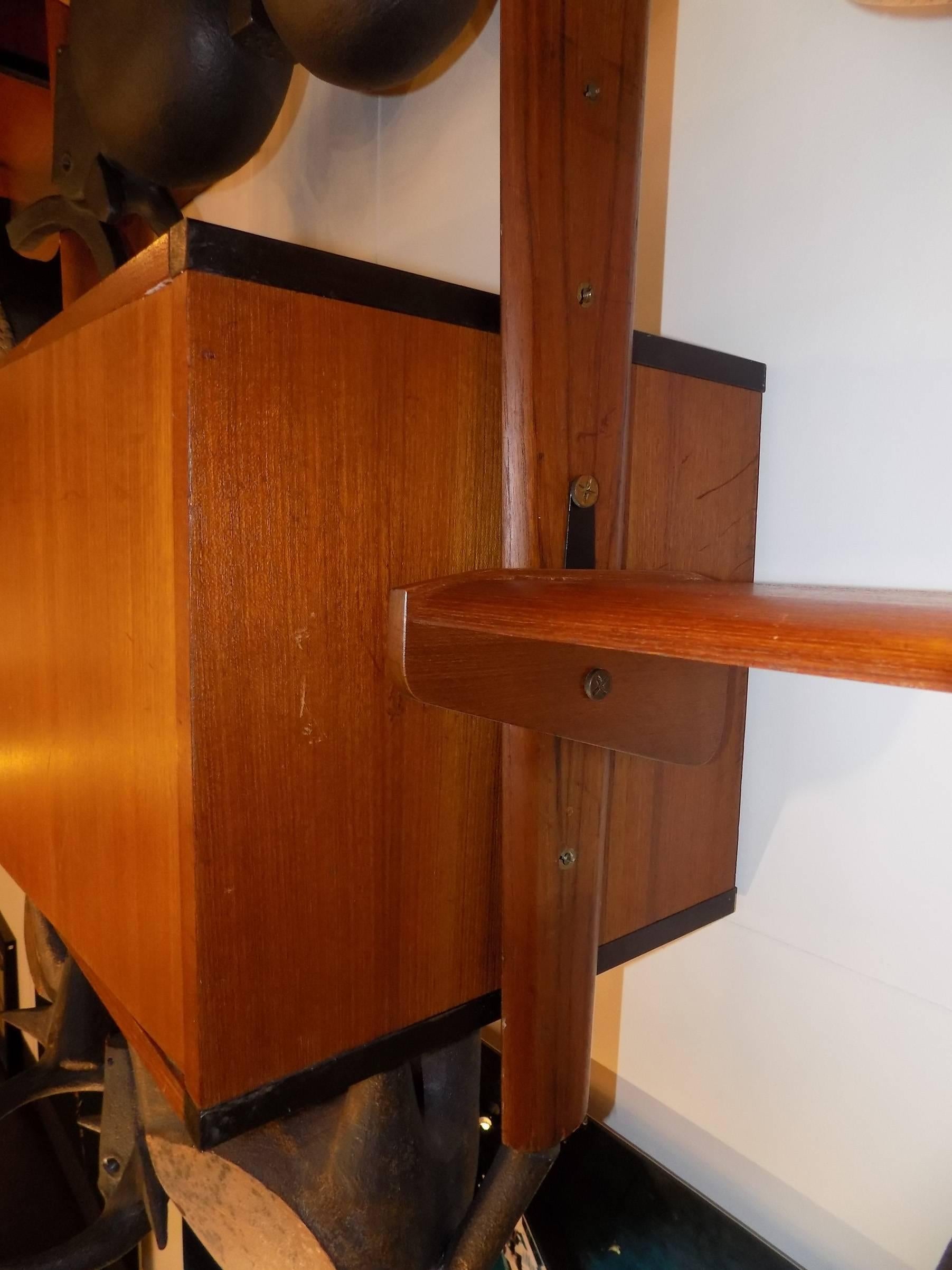 Rosewood Bookcase Italy, Style of Franco Albini, circa 1958 In Excellent Condition In Megeve, FR