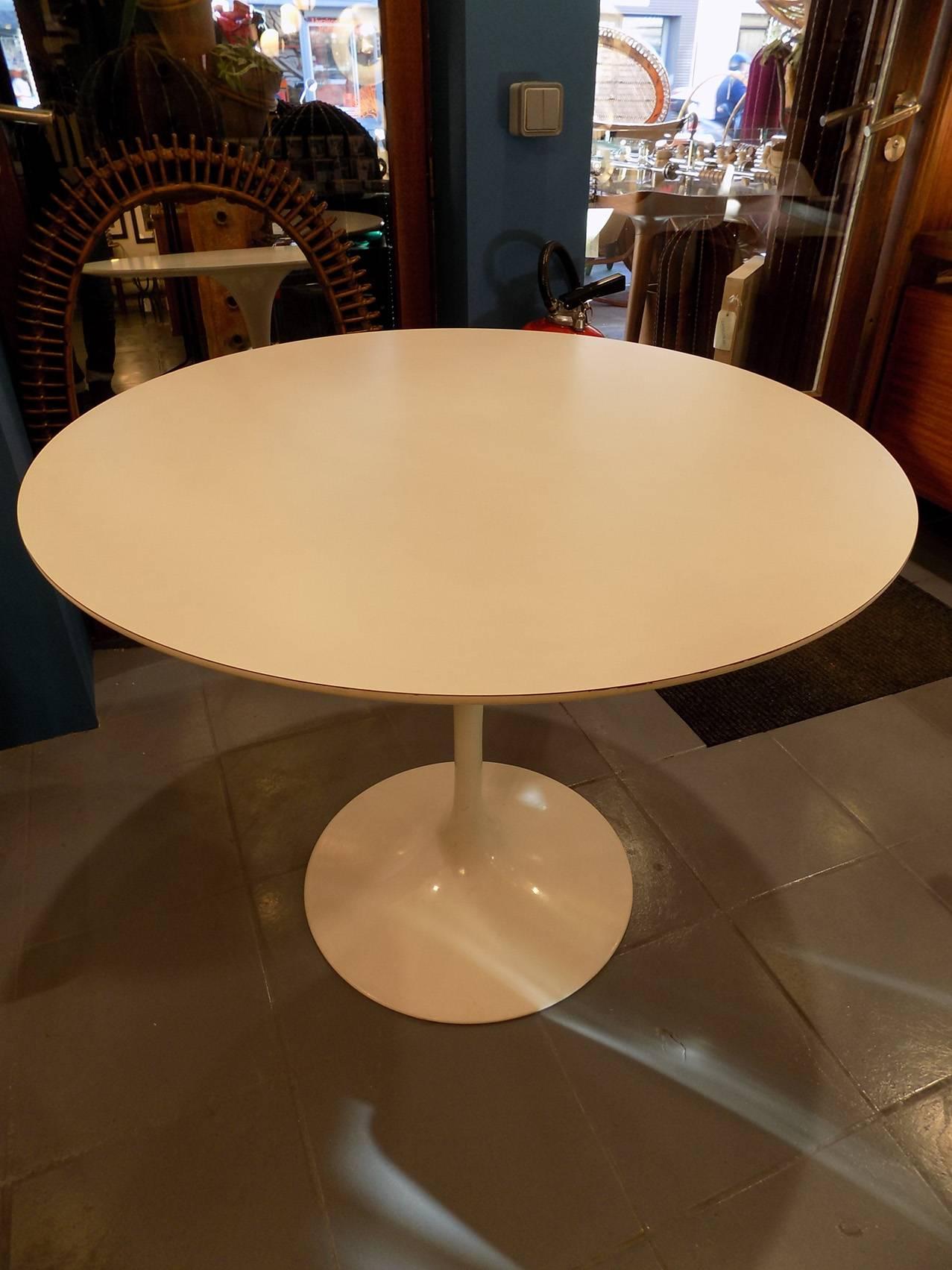 Knoll Saarinen tulip dining table. White laminate top with white metal base.