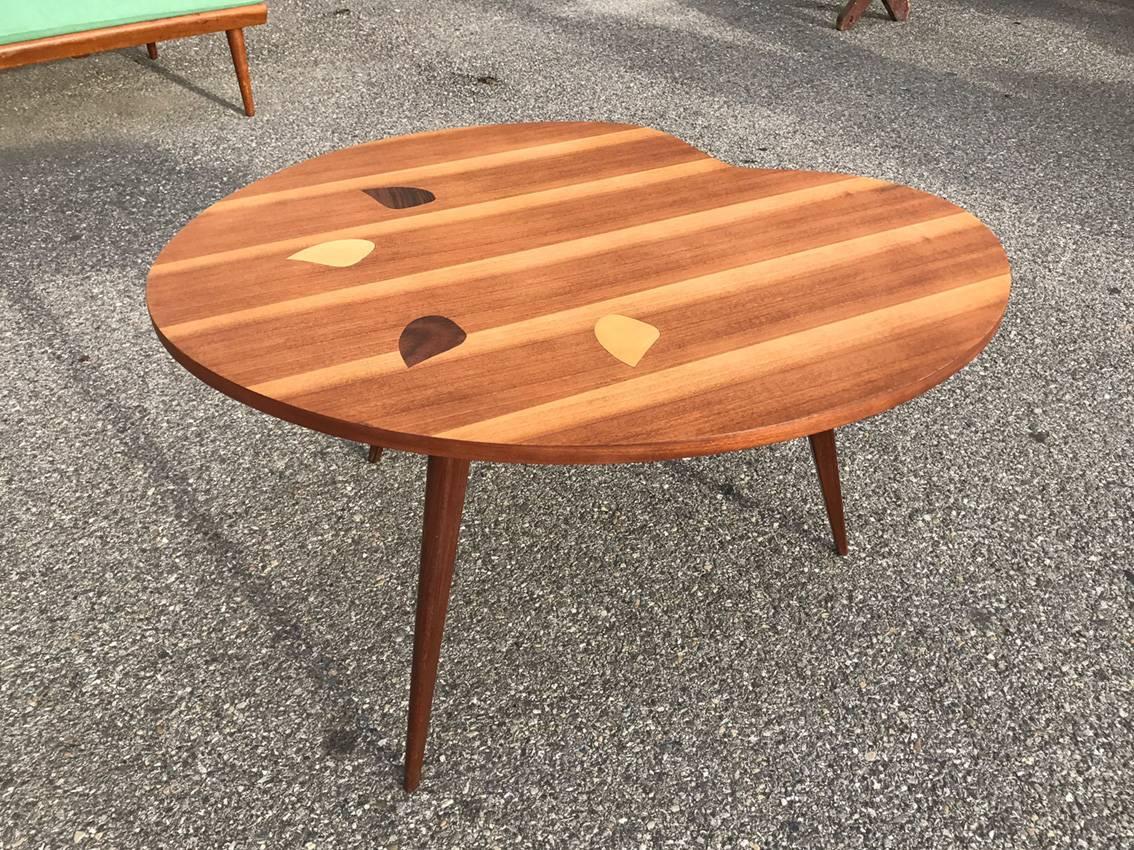 Beautiful wood palett presentation table.