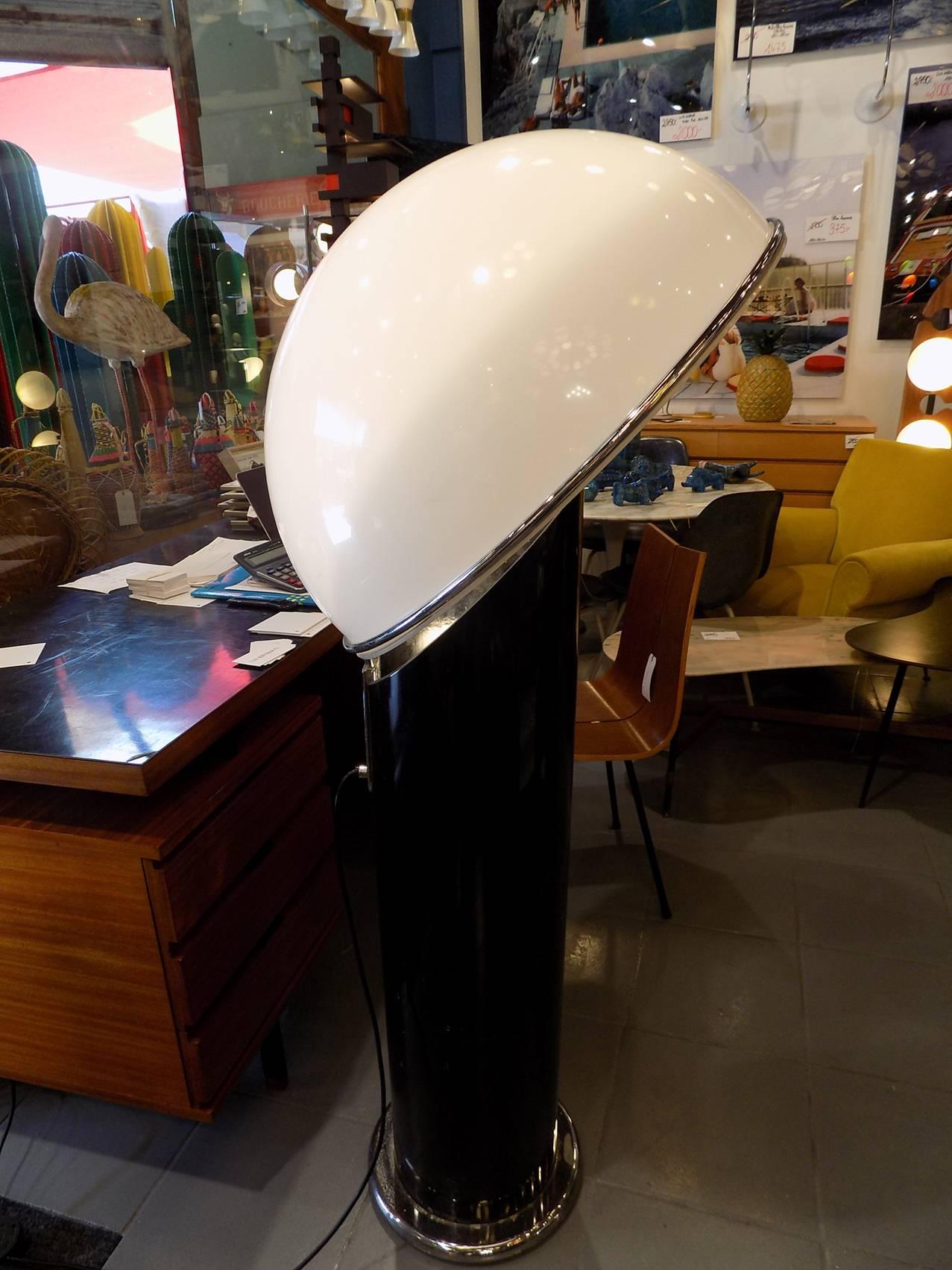 This Ciot floor lamp was designed by Ennio Chiggio and manufactured by Lumenform in Italy. The base and shade are made from black and white plastic with a chrome base. It is in a good vintage condition.