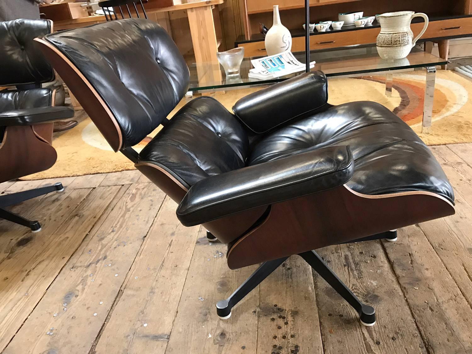 Fantastic pair of Charles Eames lounge chair and ottoman Hermann Miller edition.
Perfect condition for the three items.