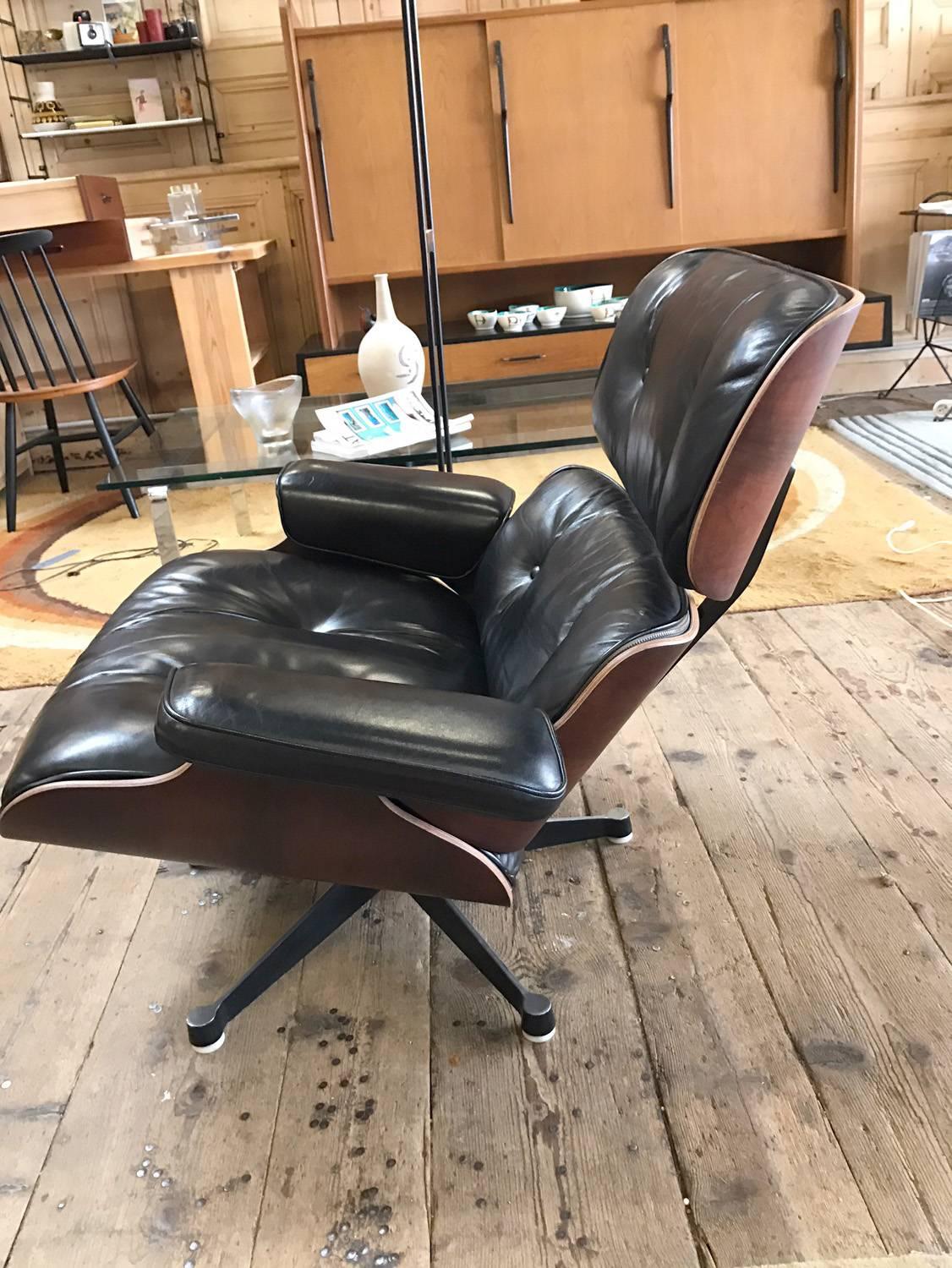 Fantastic Pair of Charles Eames Lounge Chair and Ottoman Hermann Miller In Excellent Condition In Megeve, FR