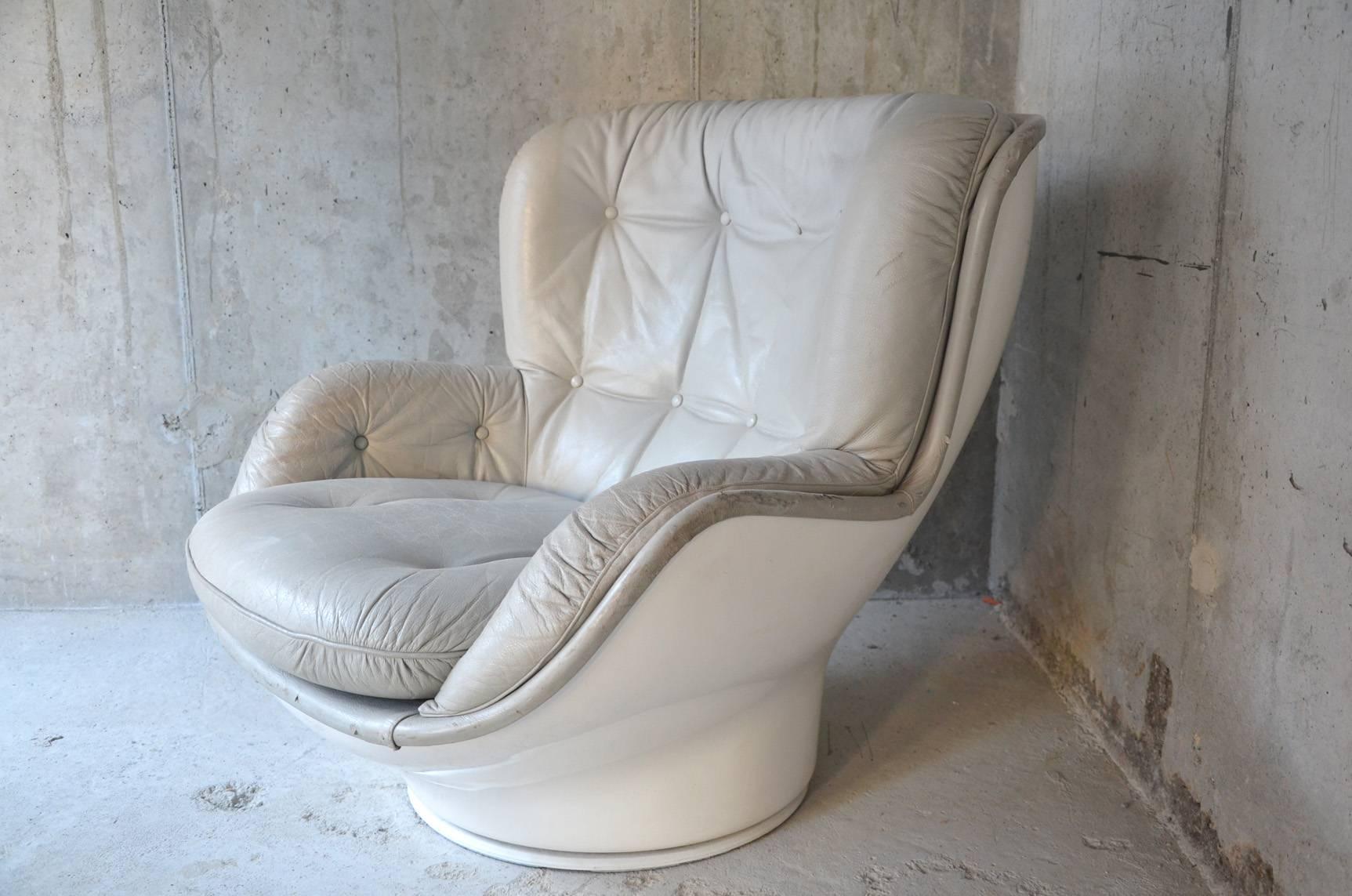 Original 1960s Michel Cadestin yoga chair and ottoman.
Airborn edition.
Original grey leather.