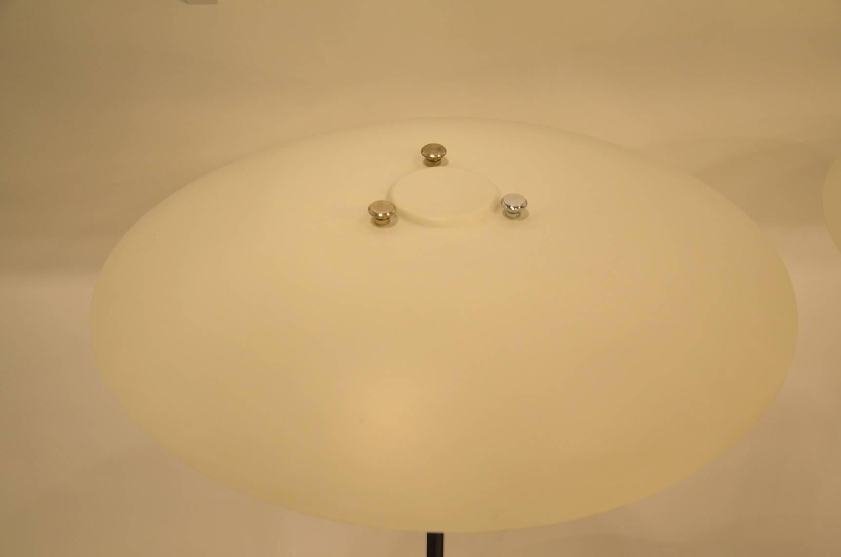 20th Century Beautiful Poul Henningsen Pair of Danish Table Lamp for Louis Poulsen For Sale