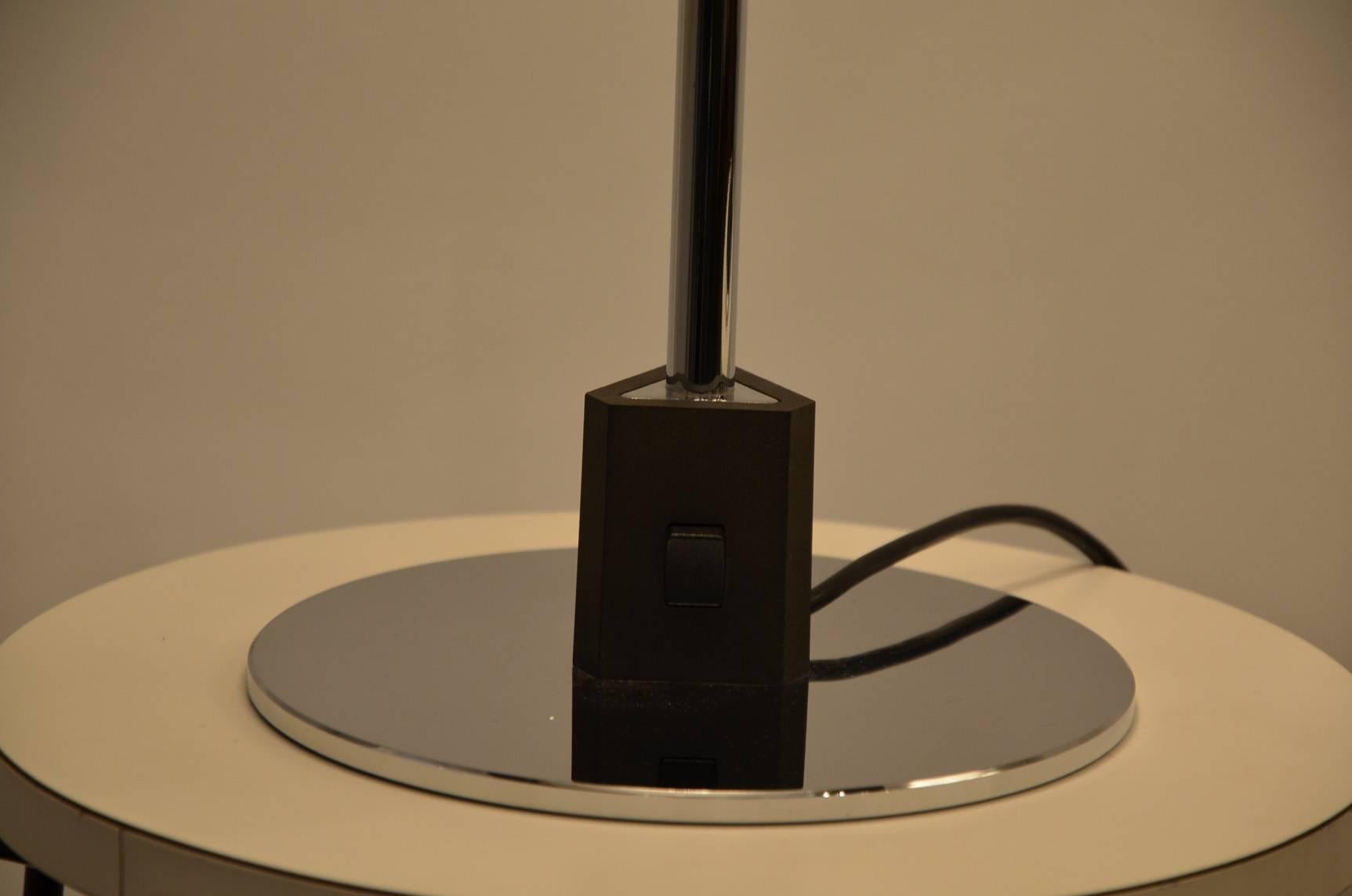 Beautiful Poul Henningsen Pair of Danish Table Lamp for Louis Poulsen For Sale 1