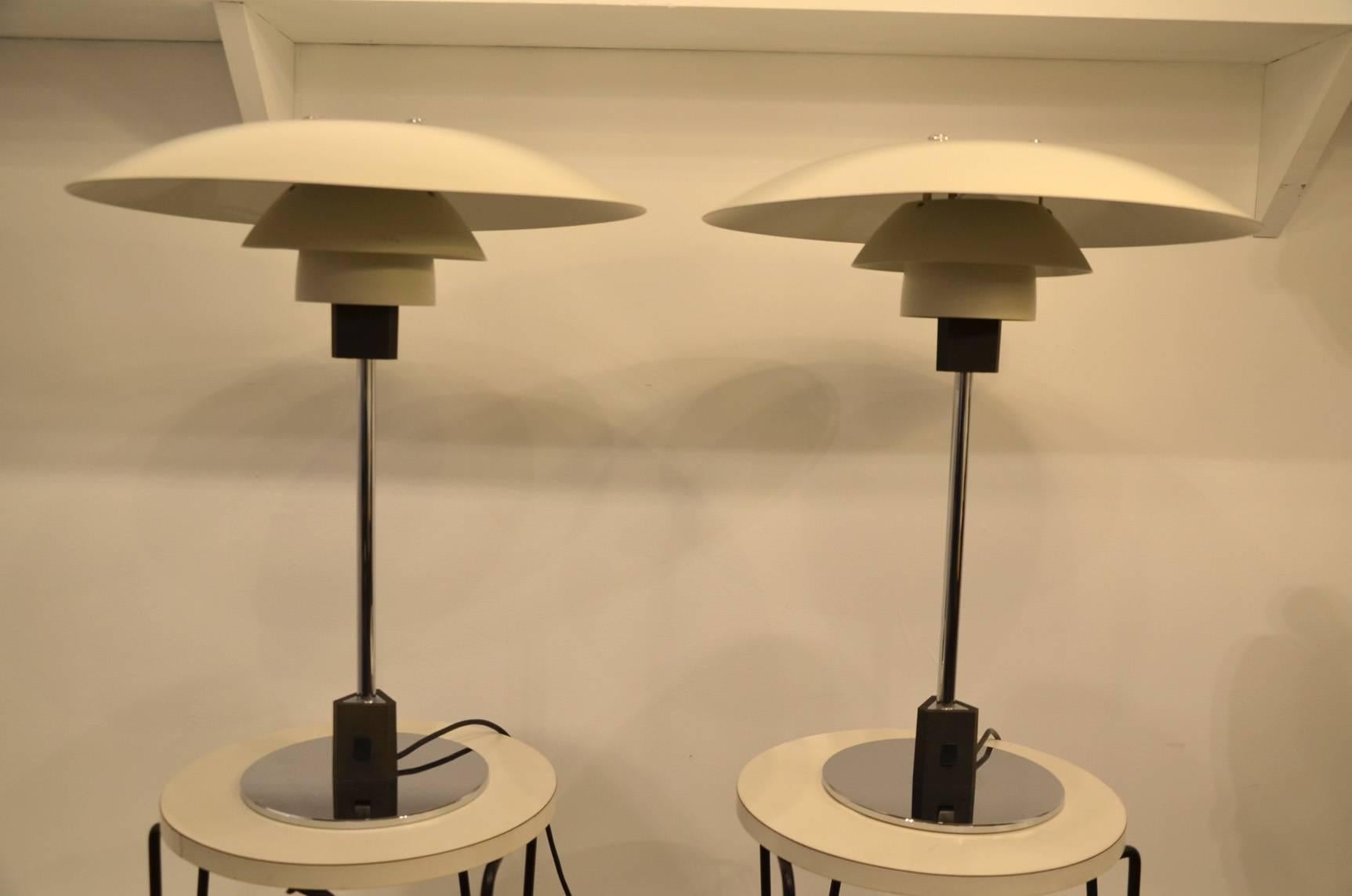 Beautiful Poul Henningsen pair of Danish table lamp for Louis Poulsen.