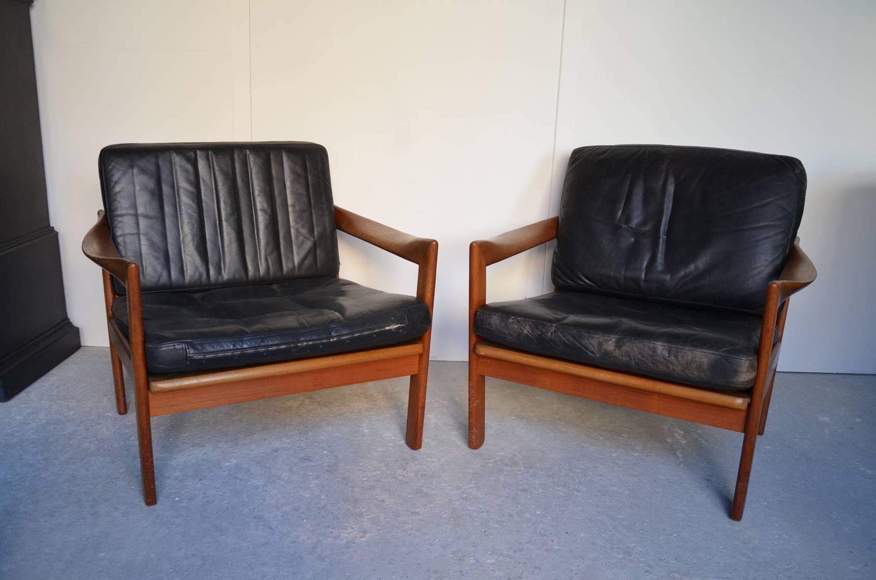 Beautiful Set of Danish Black Leather Two Armchairs and Footstool, circa 1950 In Good Condition In Megeve, FR