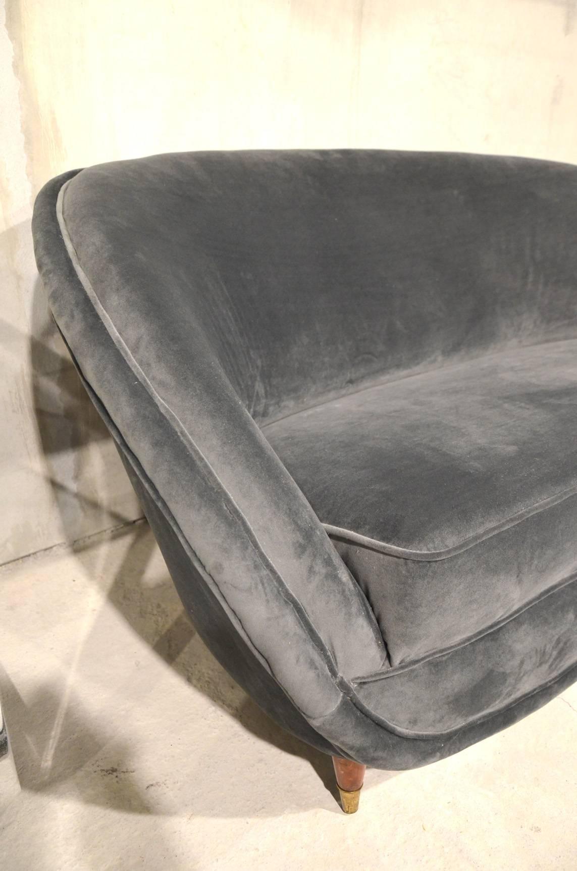 Beautiful Italian Reupholstered Grey Velvet Sofa, circa 1960 In Excellent Condition In Megeve, FR