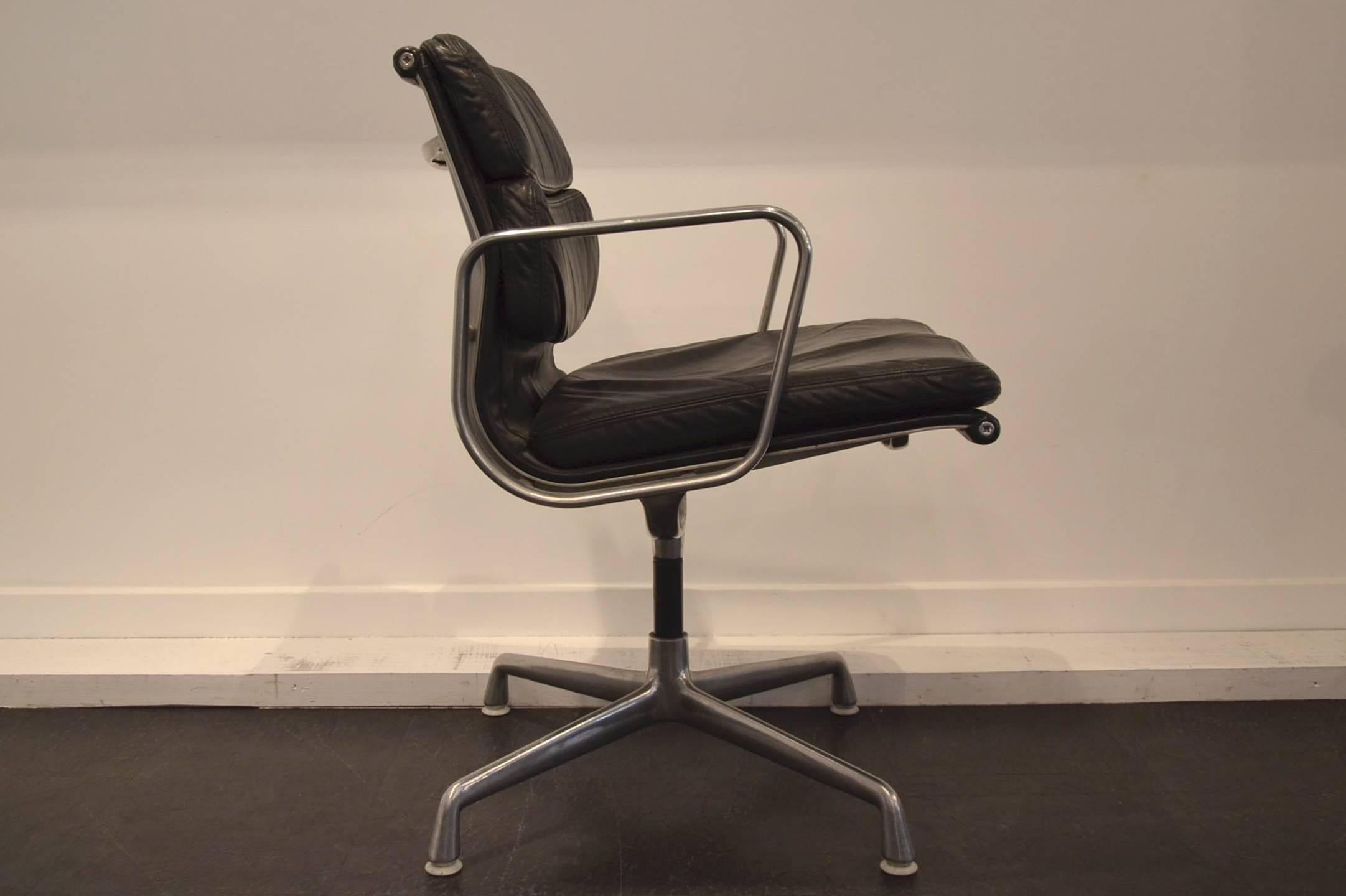 Mid-Century Modern Charles & Ray Eames EA 208 Leather and Chrome Low Back Soft Pad Chair For Sale