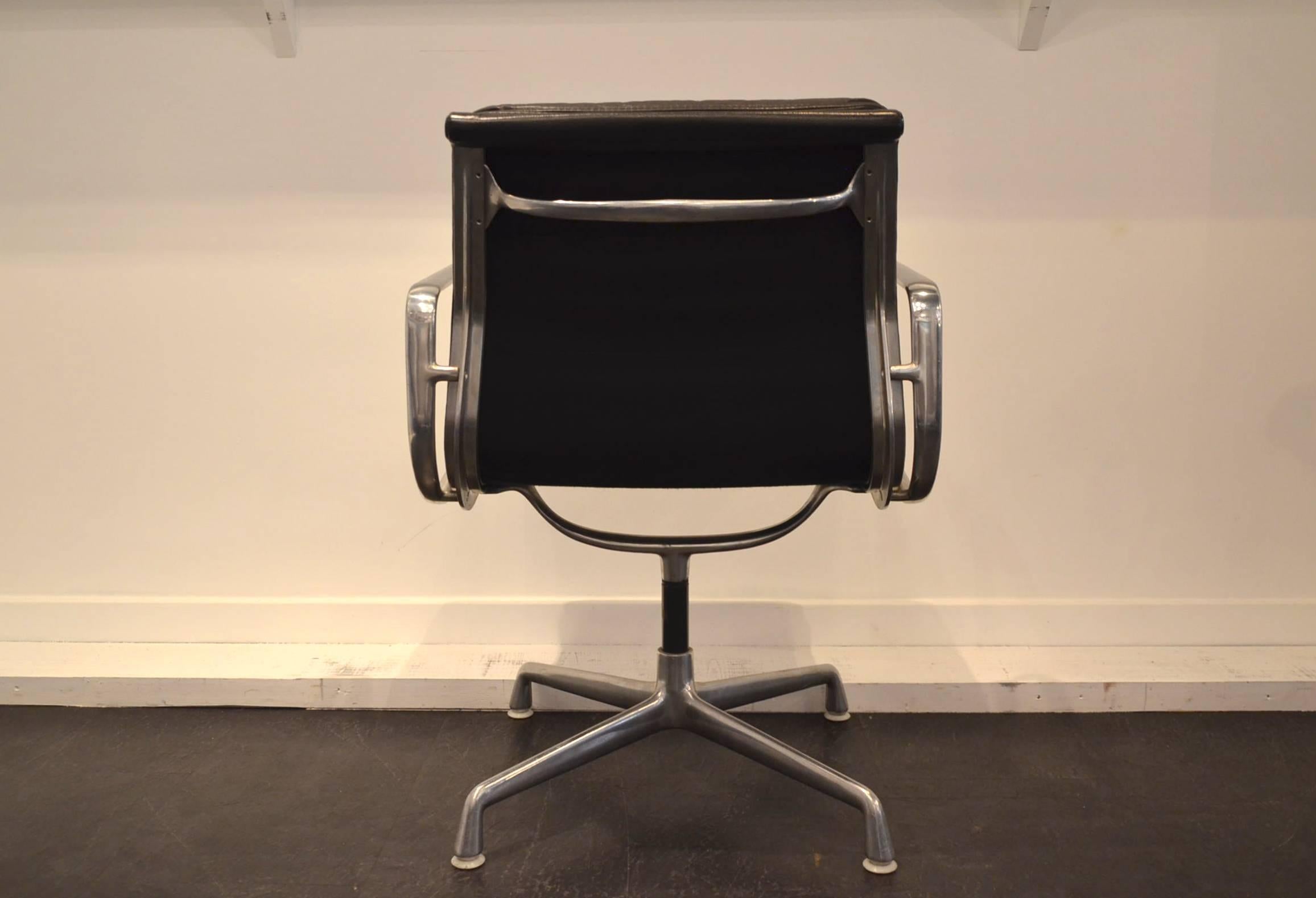 American Charles & Ray Eames EA 208 Leather and Chrome Low Back Soft Pad Chair For Sale