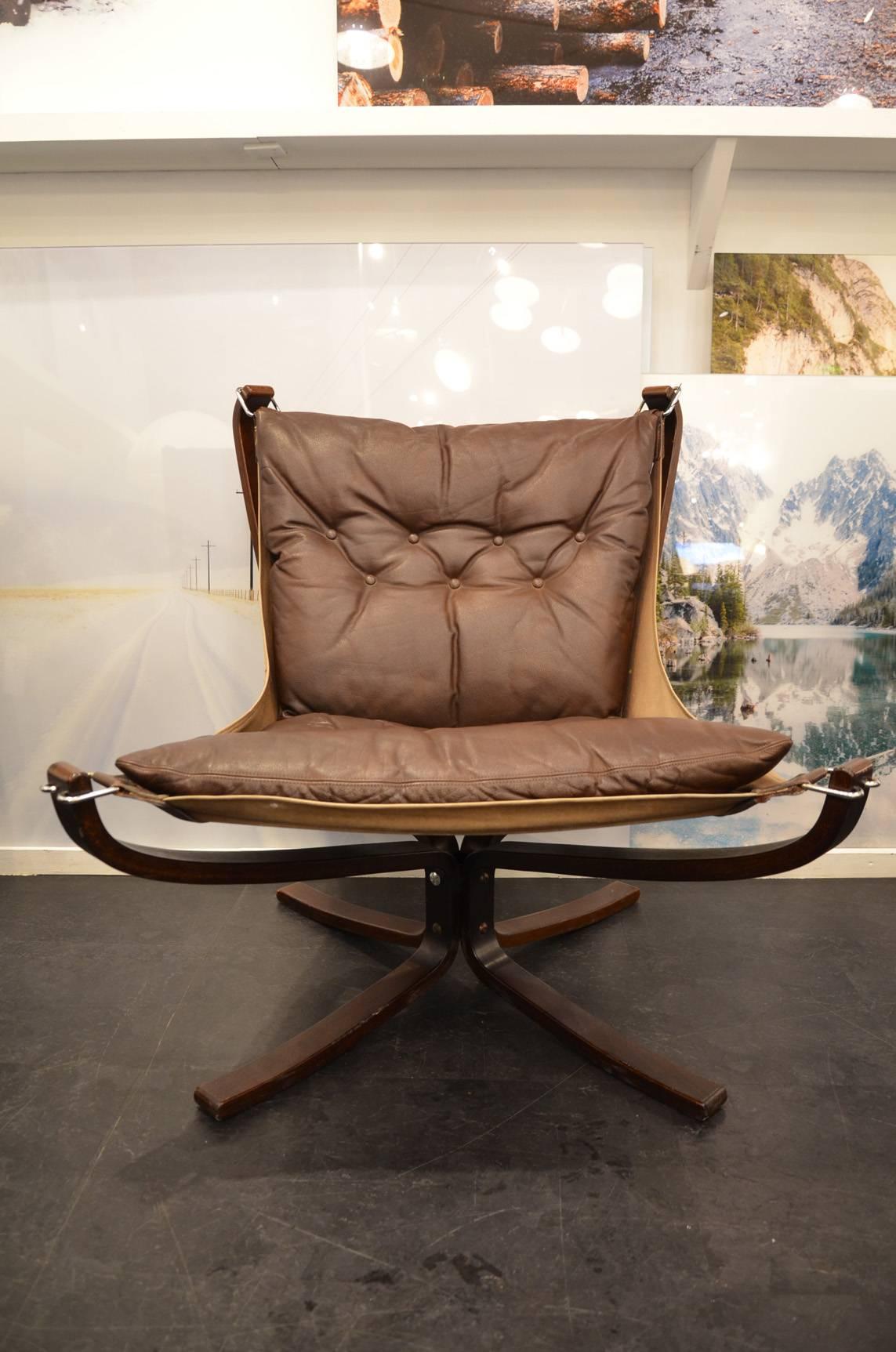 Beautiful Sigurd Ressell falcon chair, circa 1960. Excellent condition.