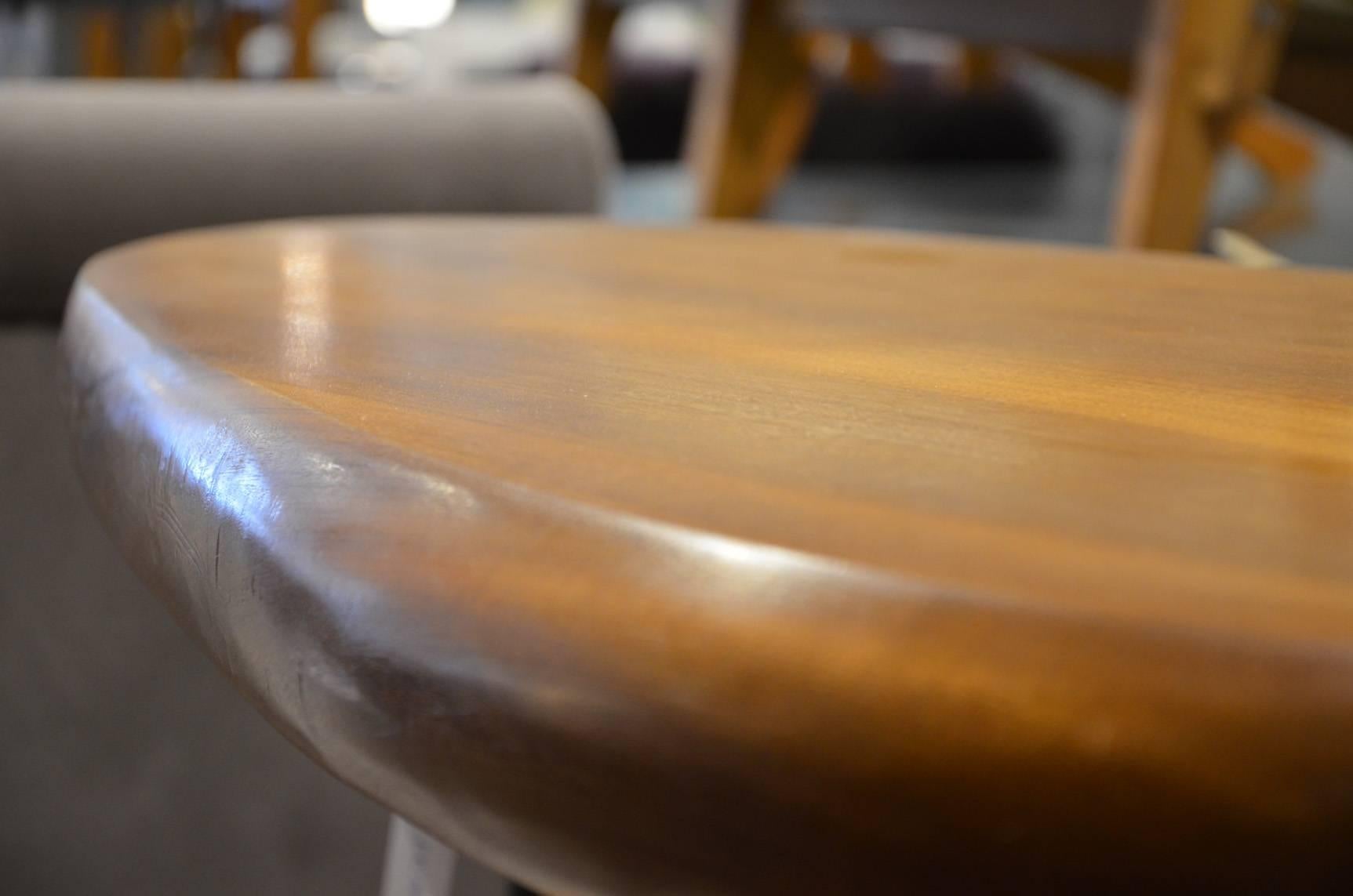 Beautiful Mahogany Cocktail Table in the Style of Charlotte Perriand In Good Condition For Sale In Megeve, FR