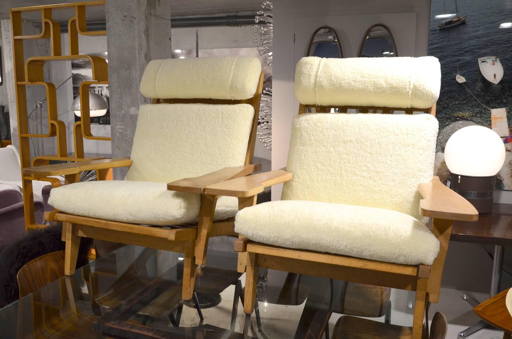 Beautiful Pair of Danish Modern Lounge Chairs Hans Wegner for GETAMA 1