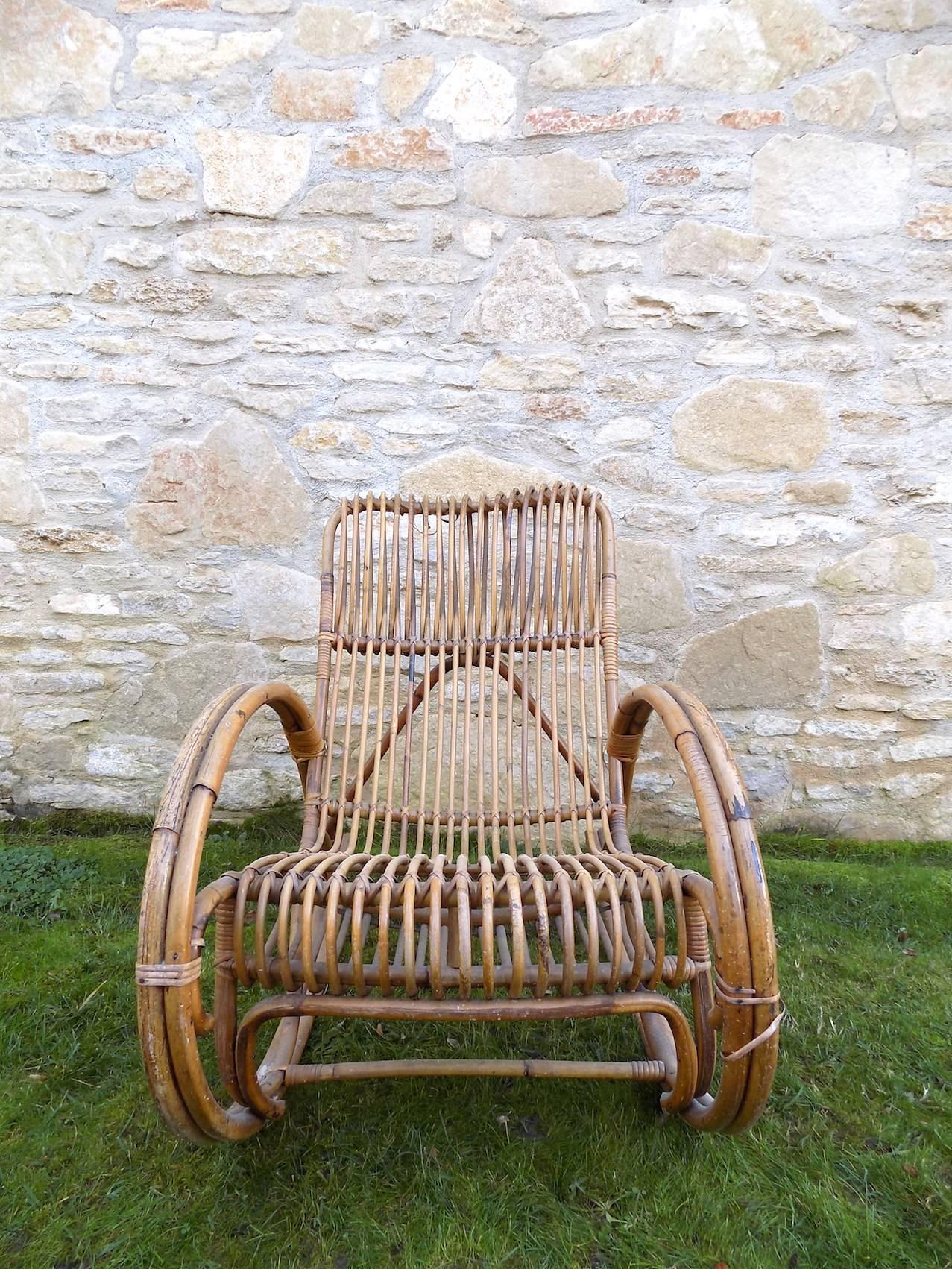 Beautiful wicker rocking chair by Audoux Minet, circa 1960. Excellent condition.