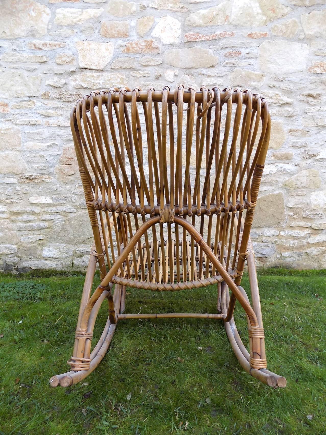 Beautiful Wicker Rocking Chair by Audoux Minet, circa 1960 In Excellent Condition In Megeve, FR